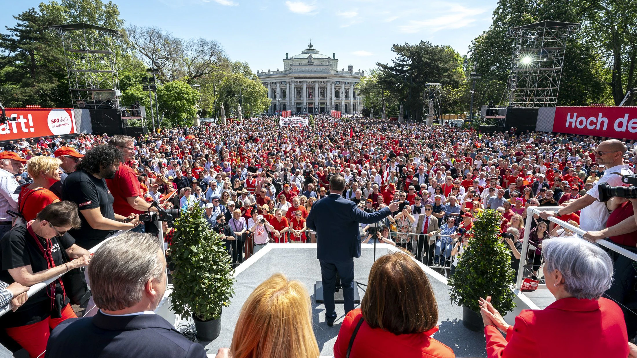 Heute.at - Demo & Feste: 1. Mai sorgt für Stau und Sperren in Wien