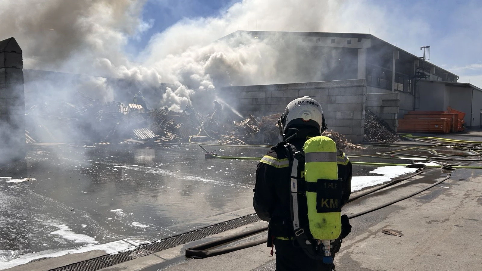 Heute.at - Brand auf Mistplatz – Rauchsäule aus ganz Wien sichtbar