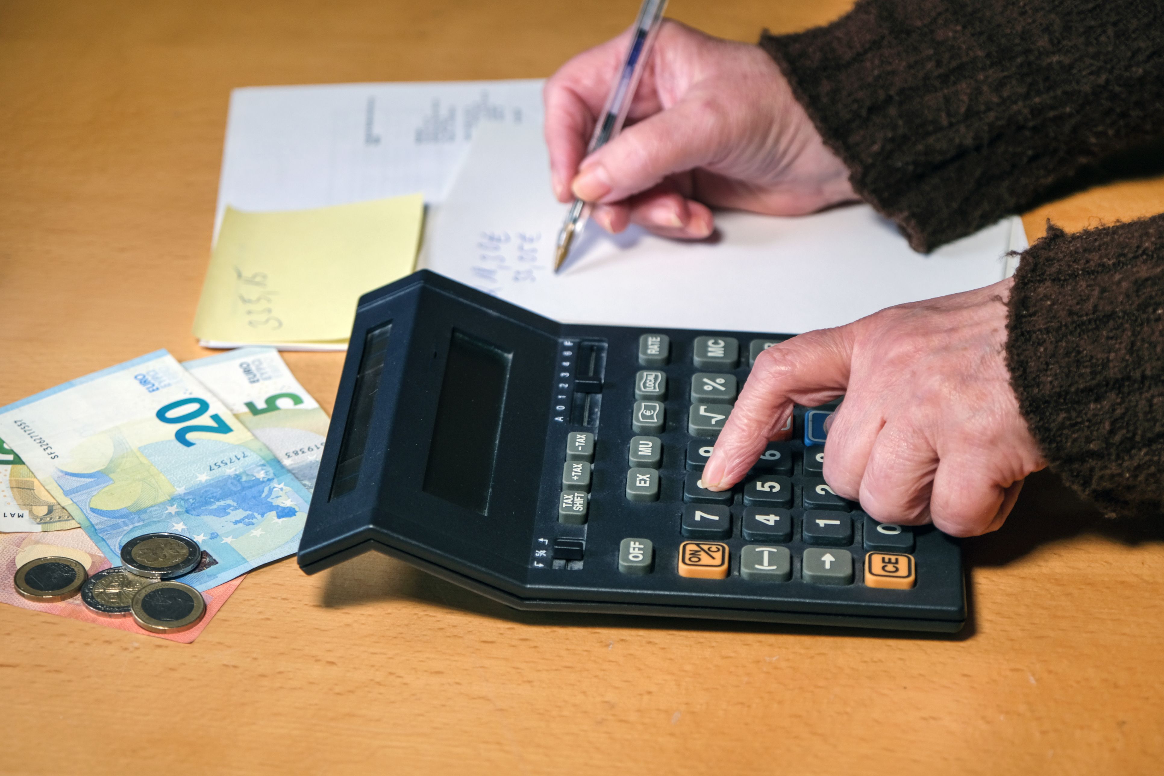 Viele Menschen in Österreich kämpfen mit finanzieller Belastung. (Symbolbild)