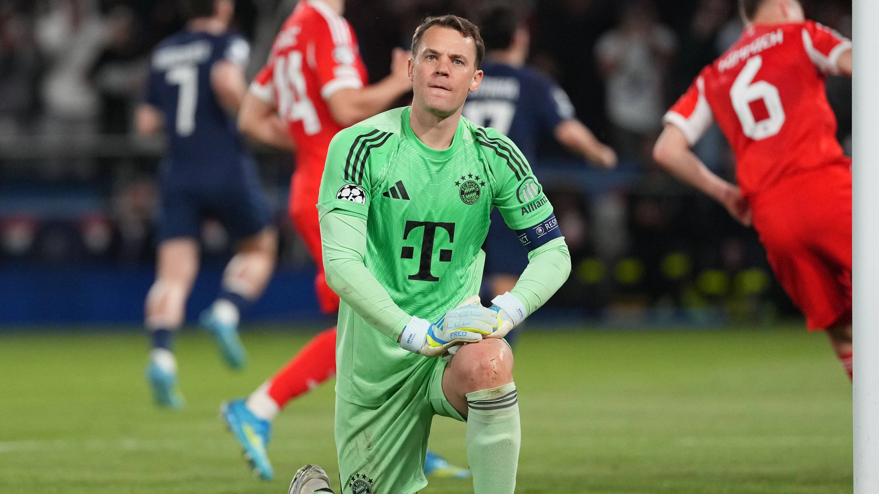Manuel Neuer of Bayern Munich reacts after Ousmane Dembele of PSG puts his side 3-2 ahead with a penalty Paris Saint-Germain v Bayern Munich, UEFA Champions League, Semi Final, First Leg, Football, Parc des Princes, Paris, France - 28 Apr 2026Paris Parc des Princes France EDITORIAL USE ONLY No use with unauthorised audio, video, data, fixture lists, club/league logos or live services. Online in-match use limited to 120 images, no video emulation. No use in betting, games or single club/league/player publications. PUBLICATIONxINxGERxSUIxAUTxHUNxGRExMLTxCYPxROUxBULxUAExKSAxCHNxDENxINDxITAxPORxESPxSWExTURxMEXxCOLxVENxPERxECUxBRAxARGxCHIxURUxPARxPANxONLY Copyright: xDavexWinter/Shutterstockx 16847969bs