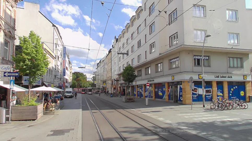 Der Mann wurde hier von der Bim erfasst und schwer verletzt.
