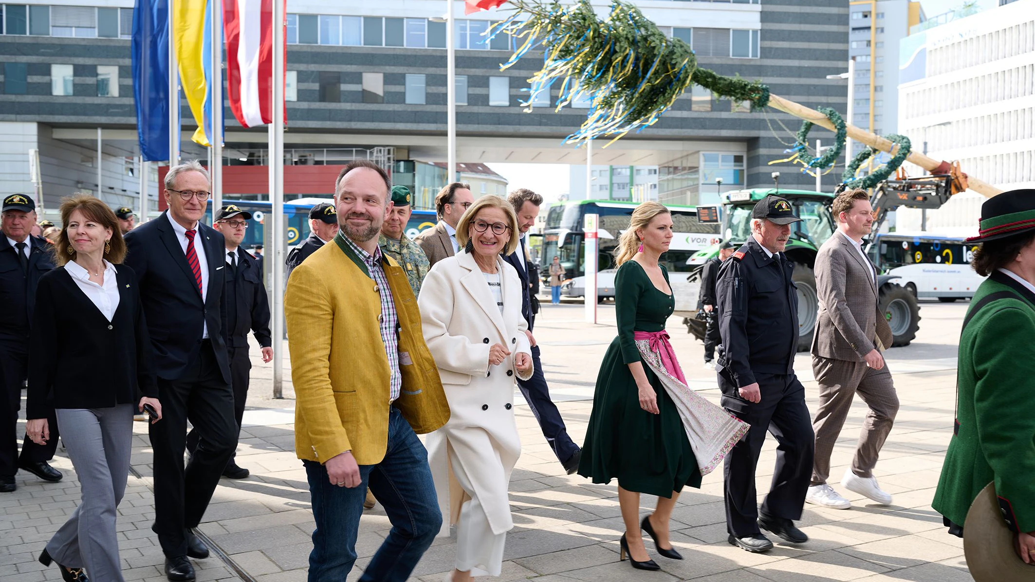 Der Maibaum im Regierungsviertel von St. Pölten wurde bereits aufgestellt. 