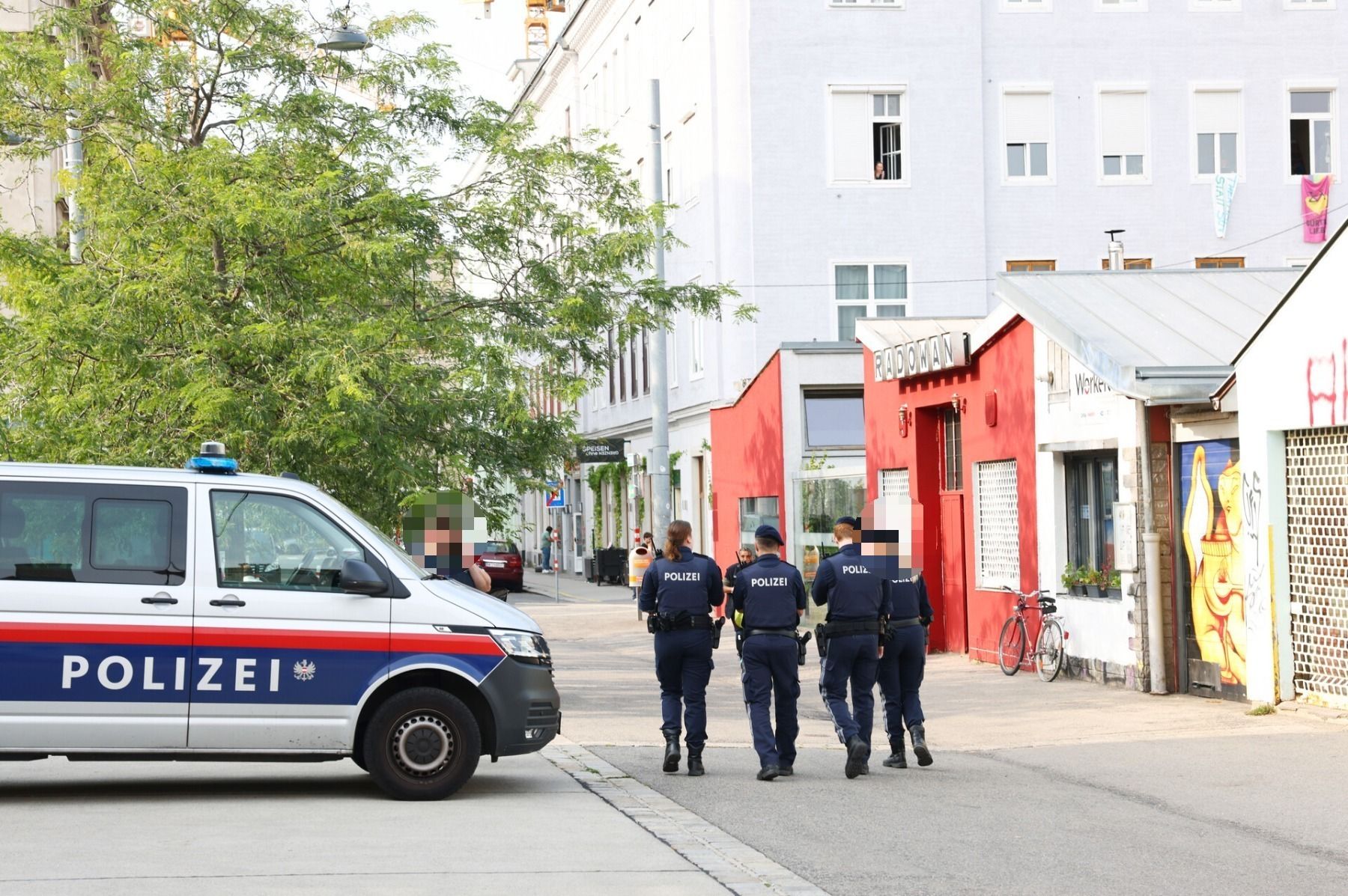 Die Polizei konnte den Vorfall nach fast einem Jahr klären. Symbolbild eines Polizeieinsatzes in Ottakring.