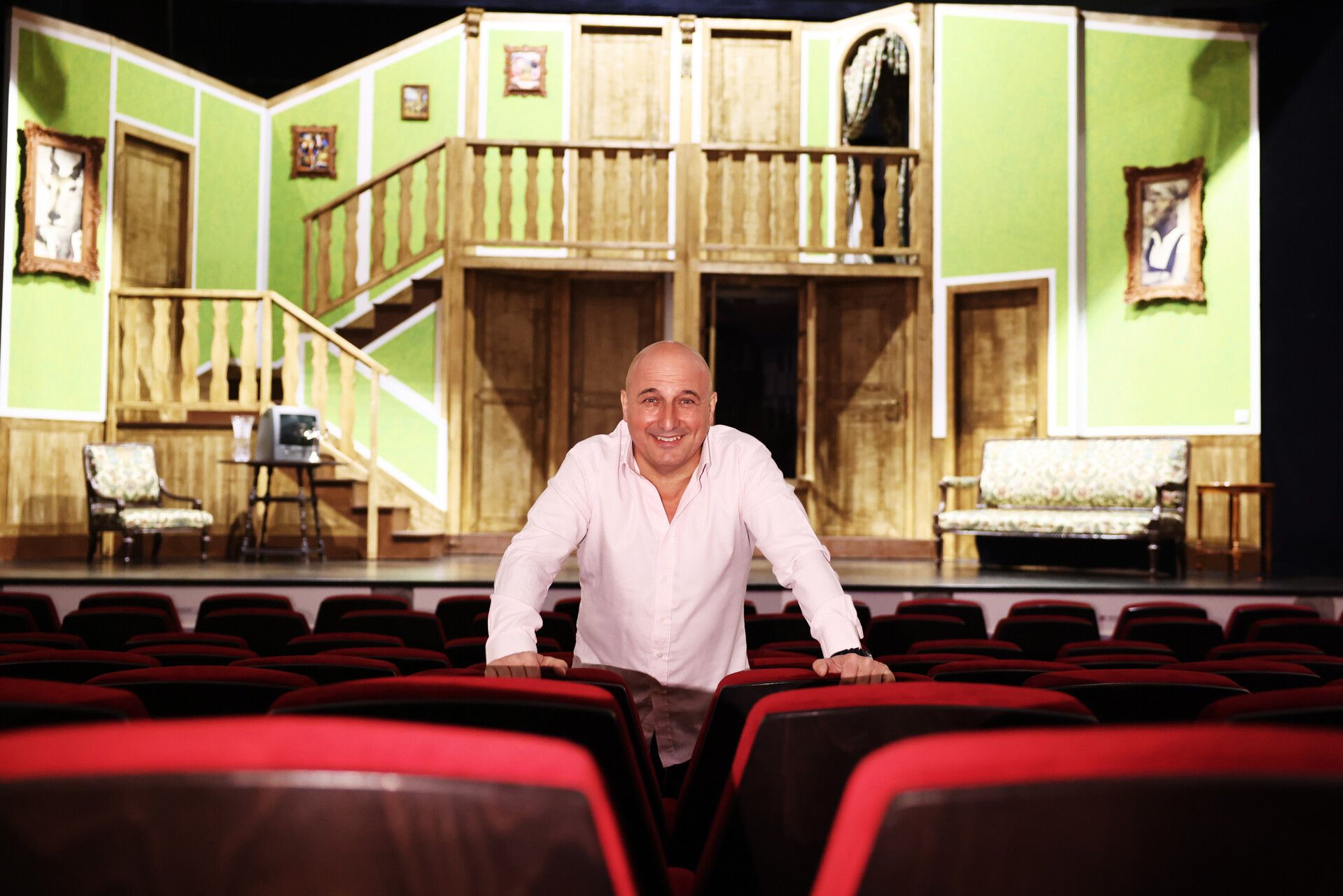 Christoph Fälbl wird am 6. Mai seinen 60, am Vorabend feiert er im Gloria Theater mit einer besonderen Geburtstags-Show. Mit Humor und der ein oder anderen dazugewonnen Erkenntnis blickt er auf die letzten Jahre zurück.