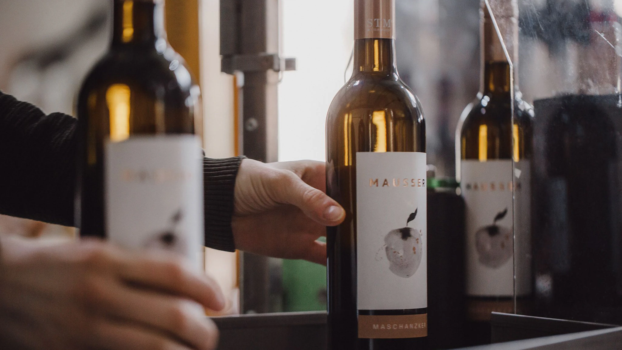 Im Online-Shop ist der Weltmeister-Cider bereits um 7,60 Euro pro 0,75-Liter-Flasche erhältlich.