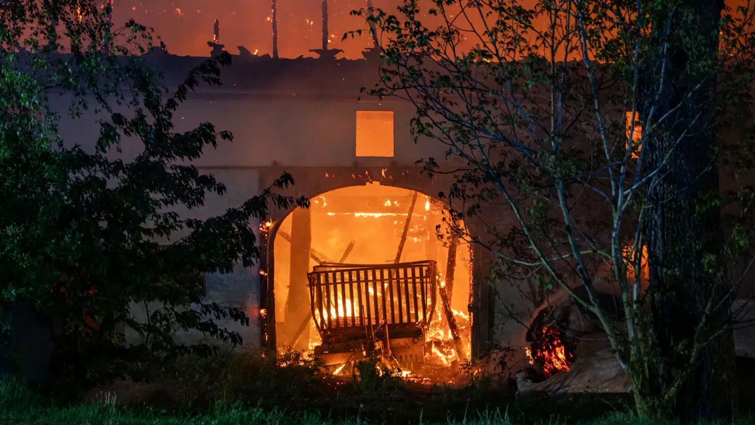 200 Einsatzkräfte der Feuerwehr waren in der Nacht auf Mittwoch vor Ort.