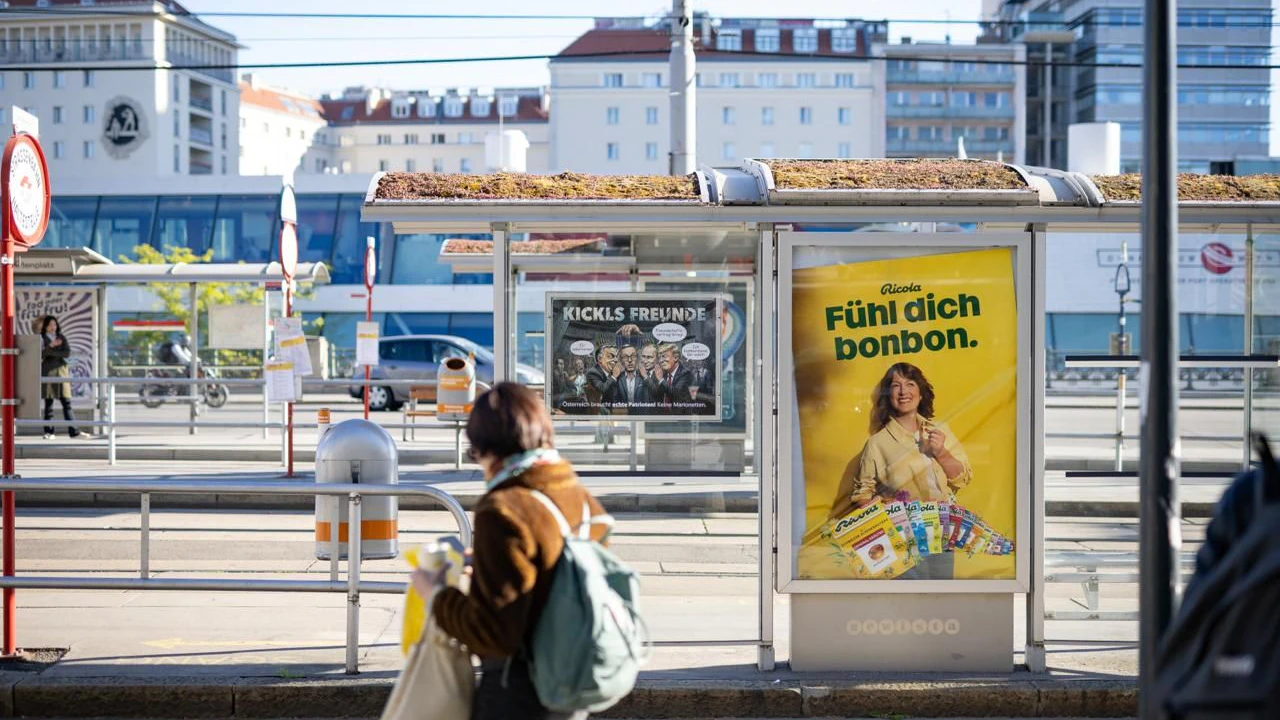 Das Kickl-Plakat ist u.a. am Wiener Schwedenplatz zu sehen.