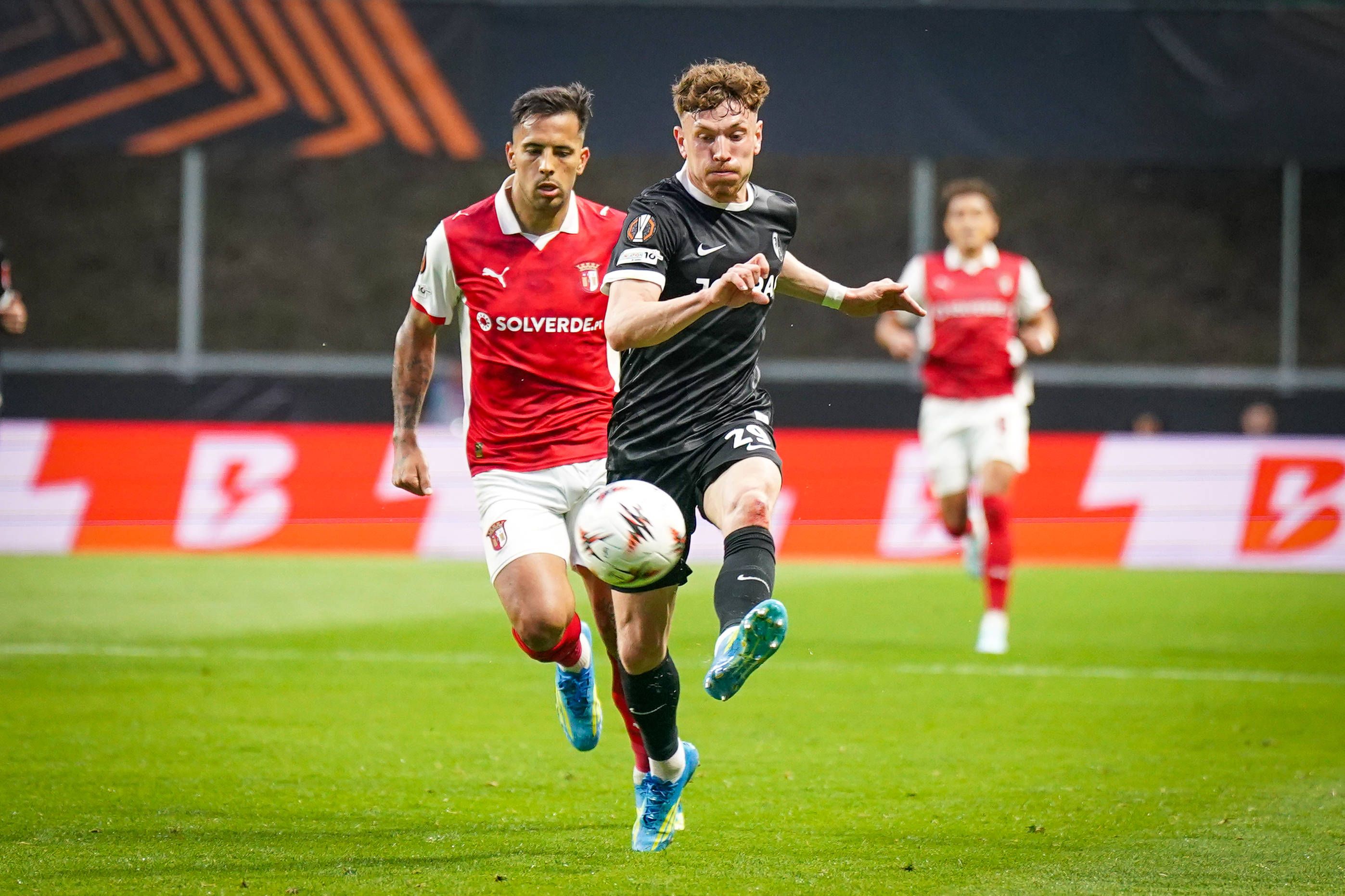 Freiburg im Duell mit Braga.