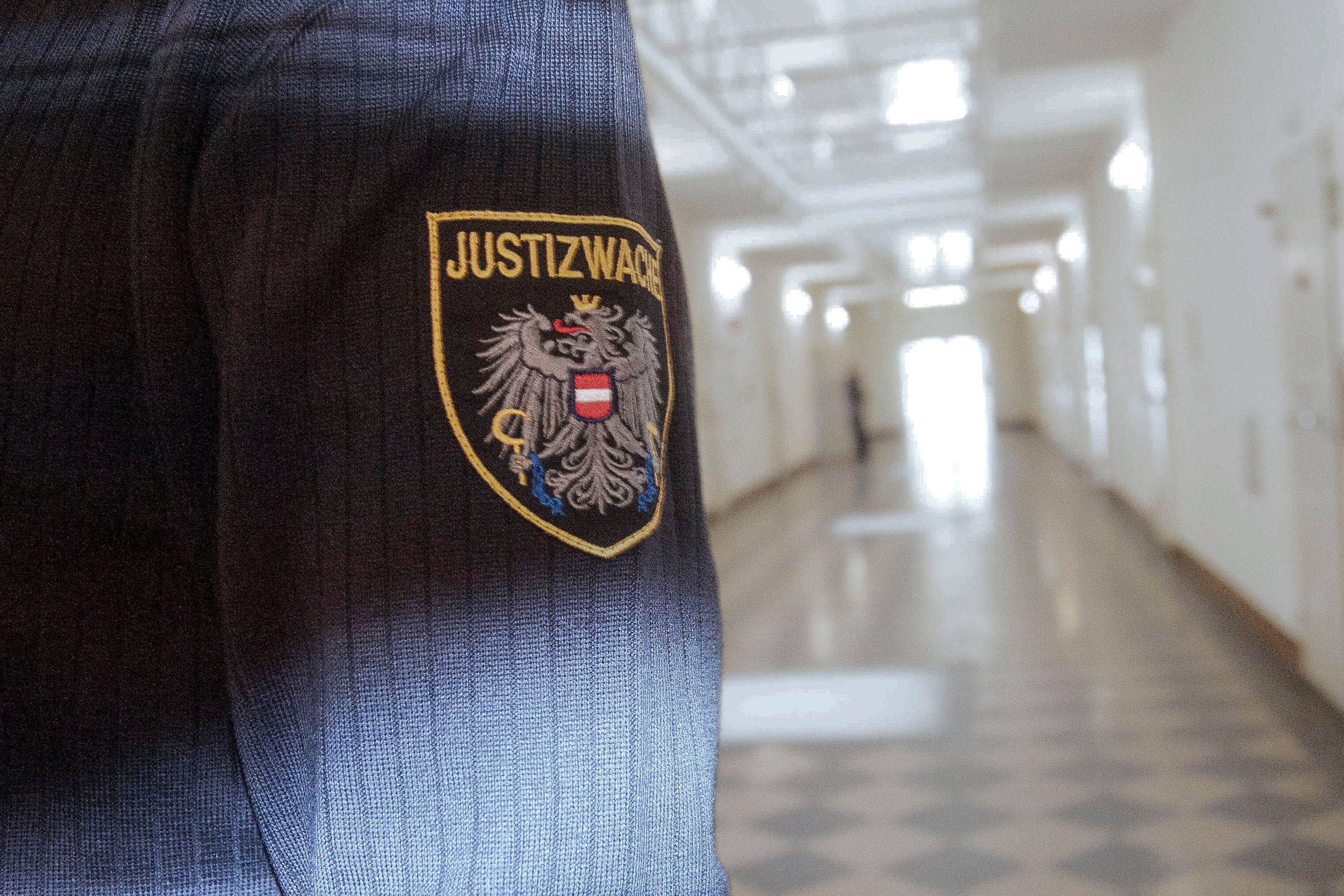 Ein verdeckter Ermittler sitzt in U-Haft.