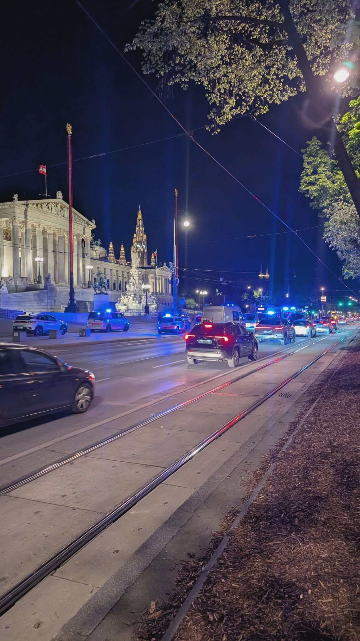Schwerer Unfall auf dem Dr.-Karl-Renner-Ring  vor dem Parlament.
