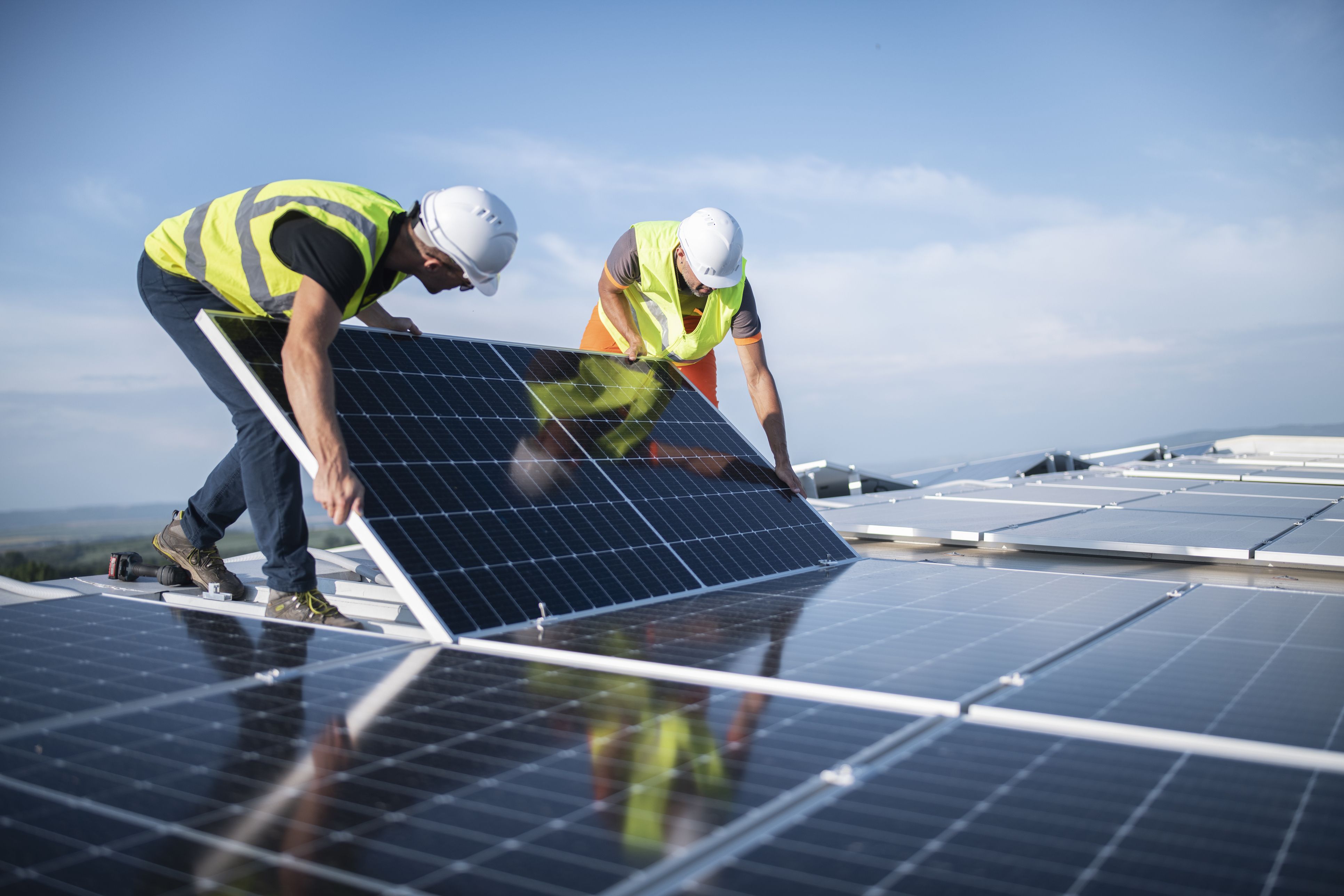 Das Unternehmen ist auf die Montage, Wartung und Reinigung von Photovoltaik-Anlagen für Einfamilienhäuser, Wohnanlagen und Industriegebäude spezialisiert.