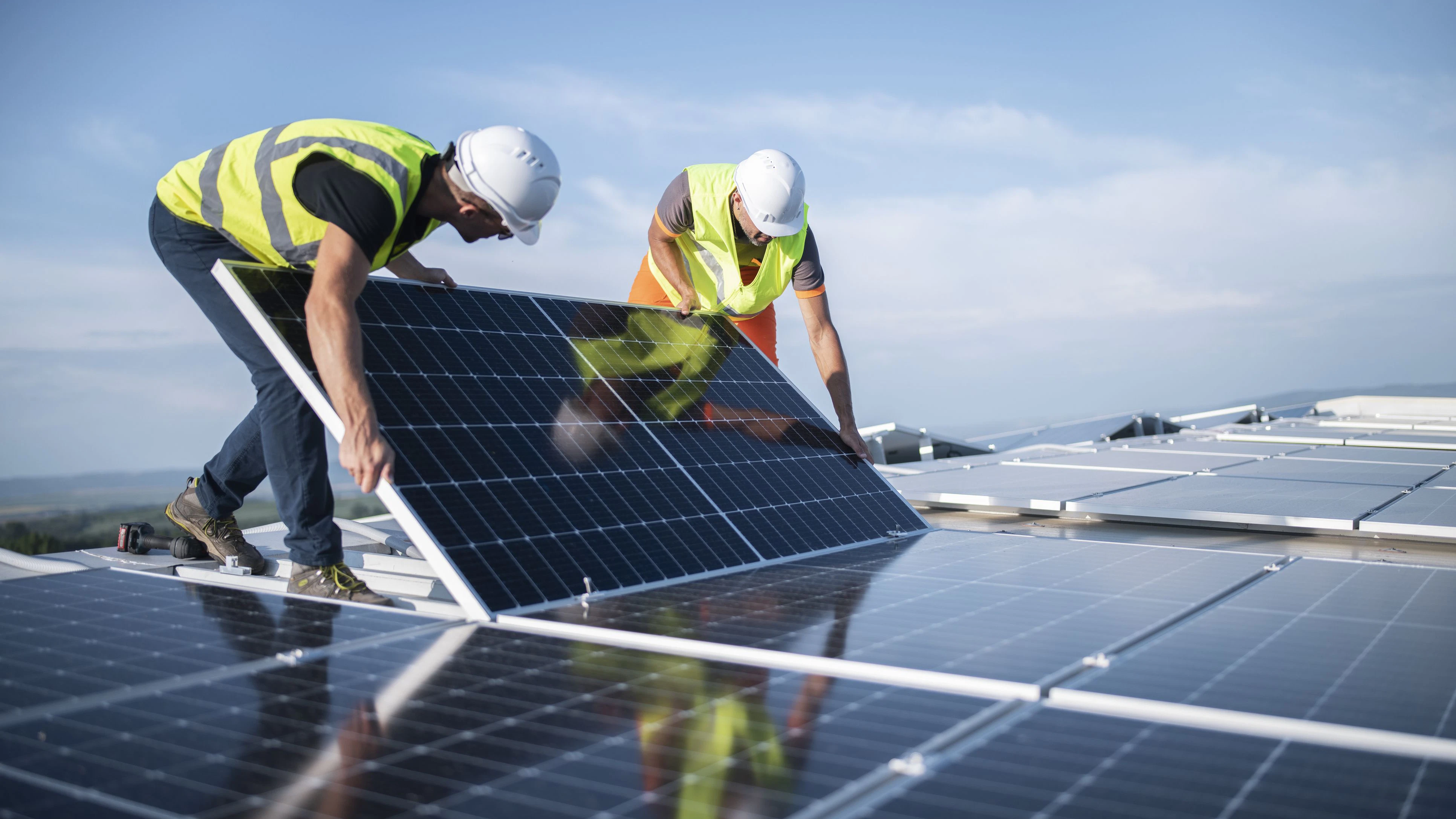 Das Unternehmen ist auf die Montage, Wartung und Reinigung von Photovoltaik-Anlagen für Einfamilienhäuser, Wohnanlagen und Industriegebäude spezialisiert.