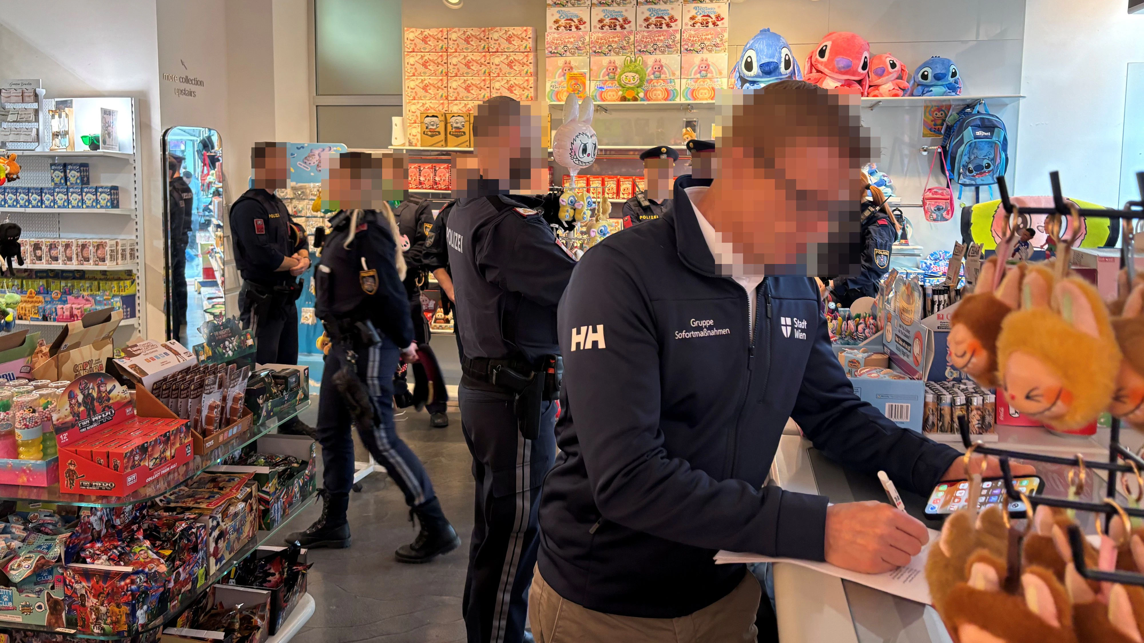 Im Geschäft wurde nicht genehmigte Ware verkauft.