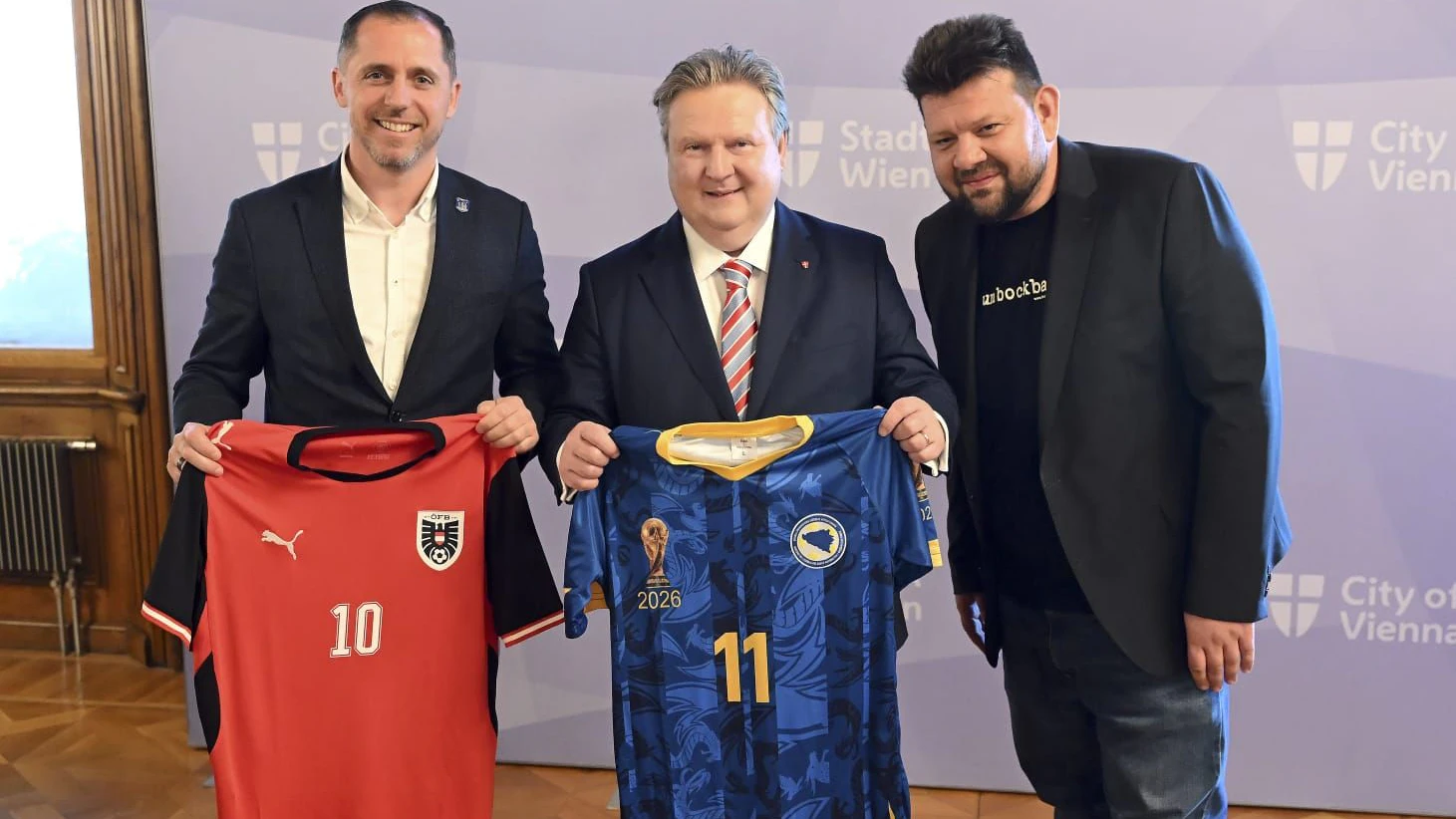 Wiens Bürgermeister Michael Ludwig empfing den Bürgermeister der bosnischen Grenzstadt Bihać, Elvedin Sedić zusammen mit Petar Rosandić von SOS Balkanroute.