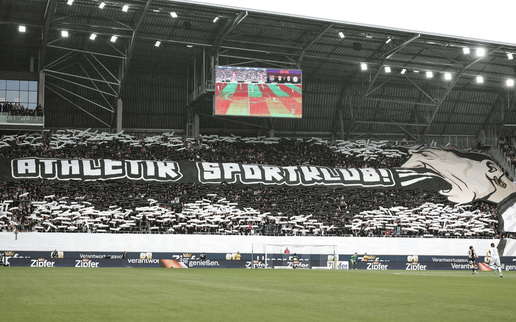 Die Linzer Fans fiebern dem Match in Klagenfurt entgegen.