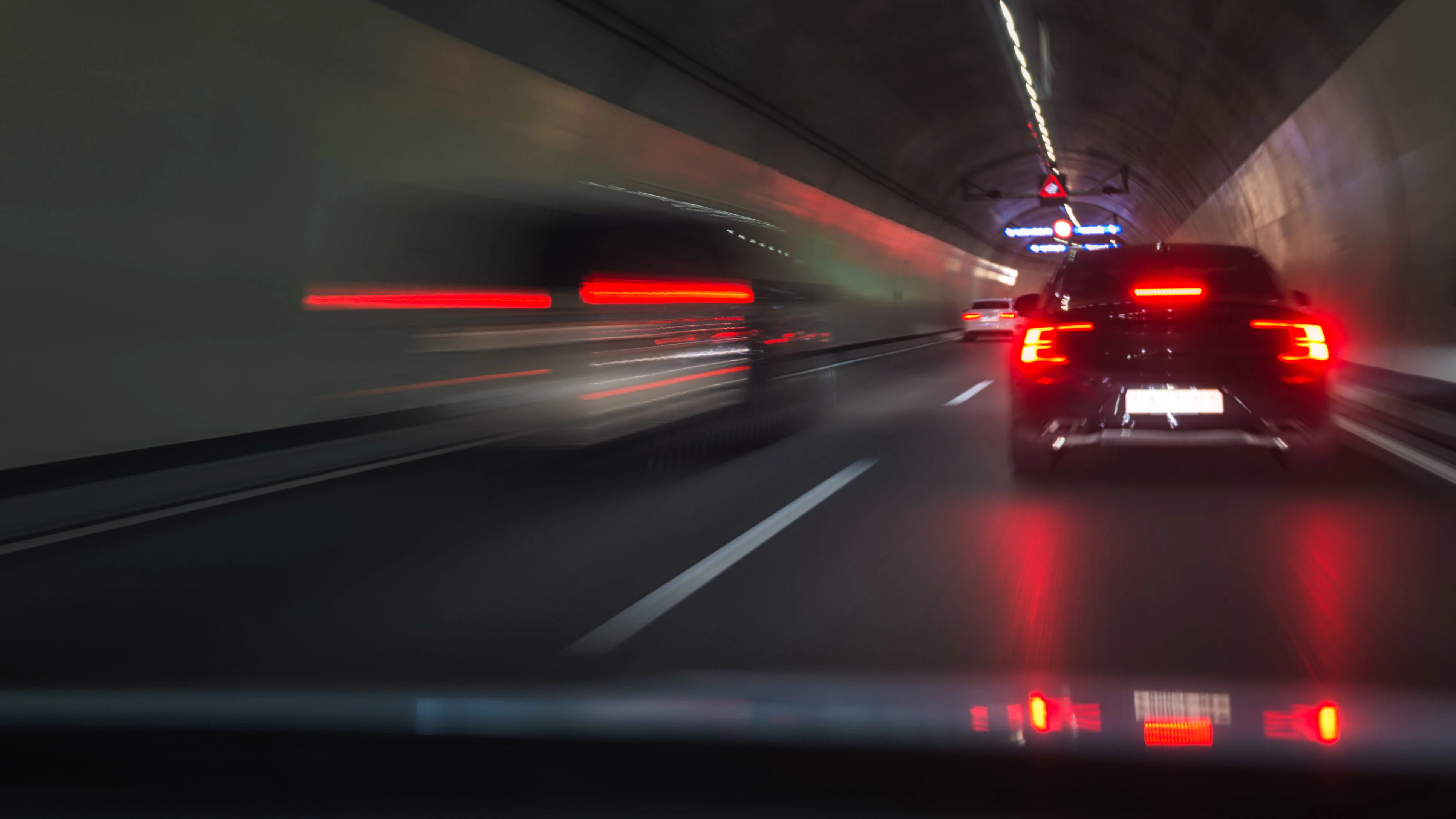 Heute.at - Nix mit Bleifuß! Ab Juli bremst dein Auto von selbst