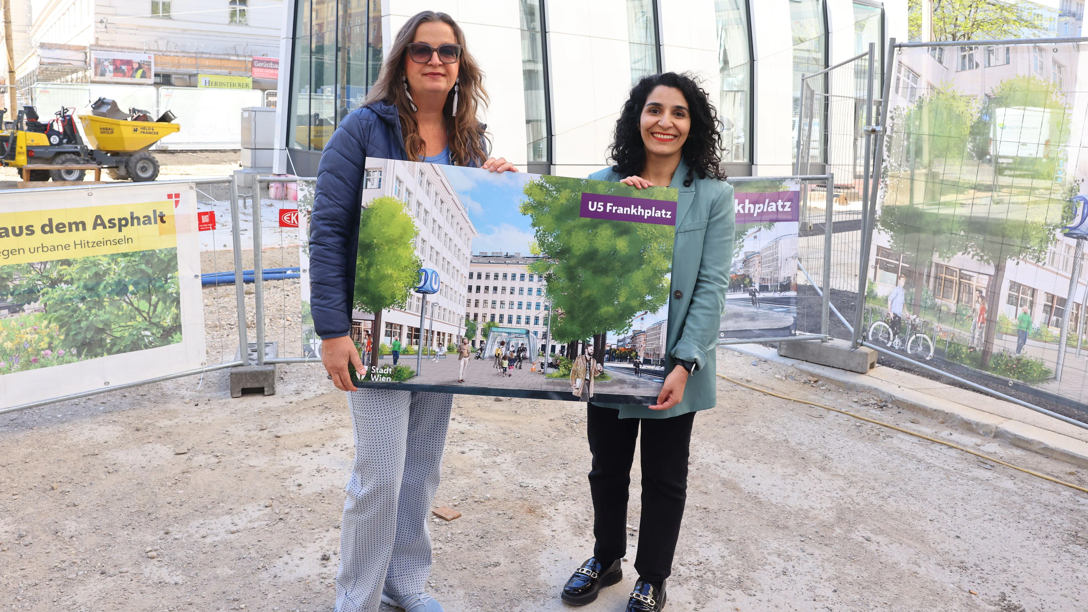 Planungs-Stadträtin Ulli Sima (l.) und die Alsergrunder Bezirksvorsteherin Saya Ahmad (beide SPÖ) präsentierten die Pläne zur Umgestaltung des Frankhplatzes.