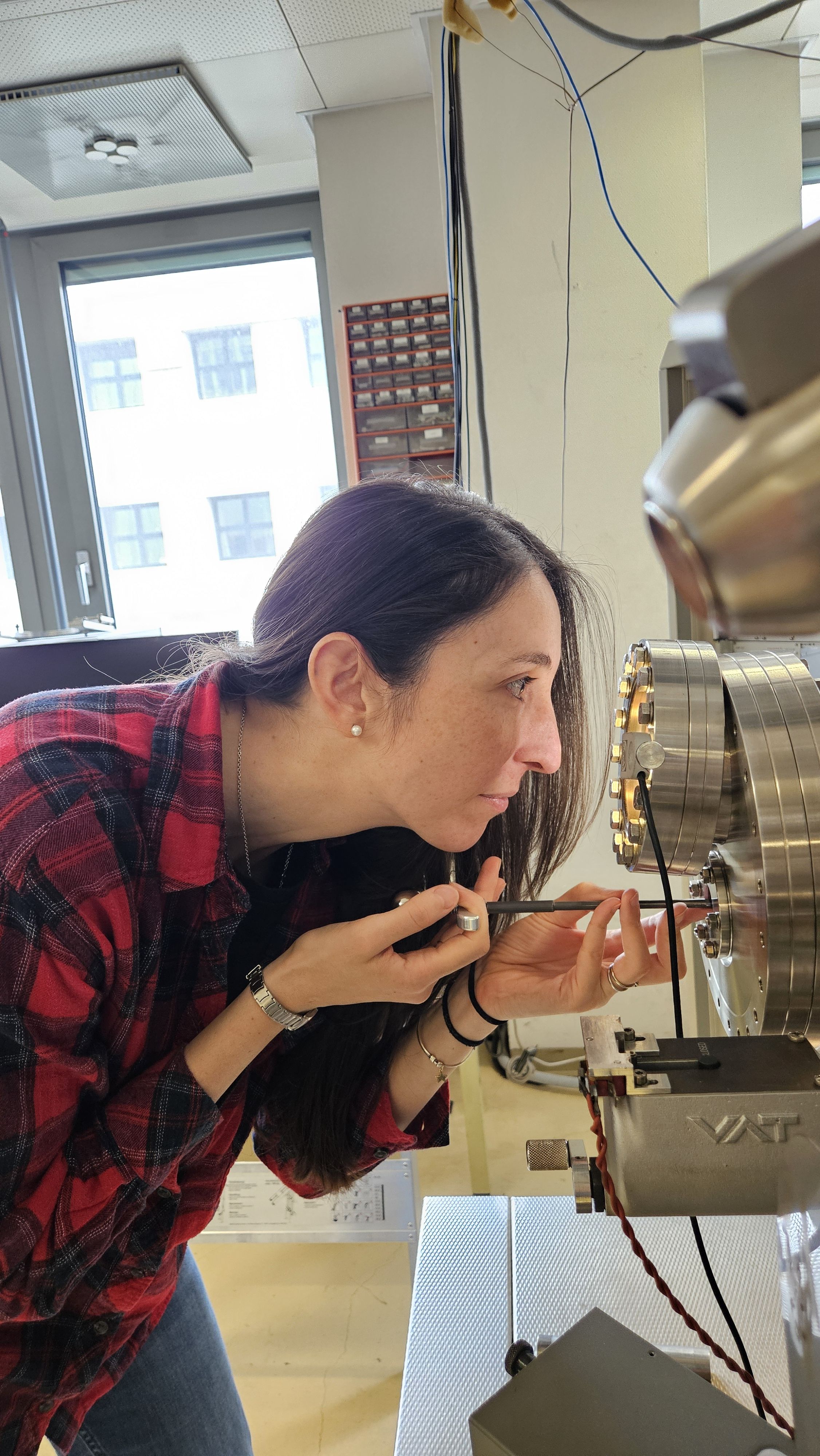 Wissenschaftlerin Giada Franceschi bei der Arbeit.