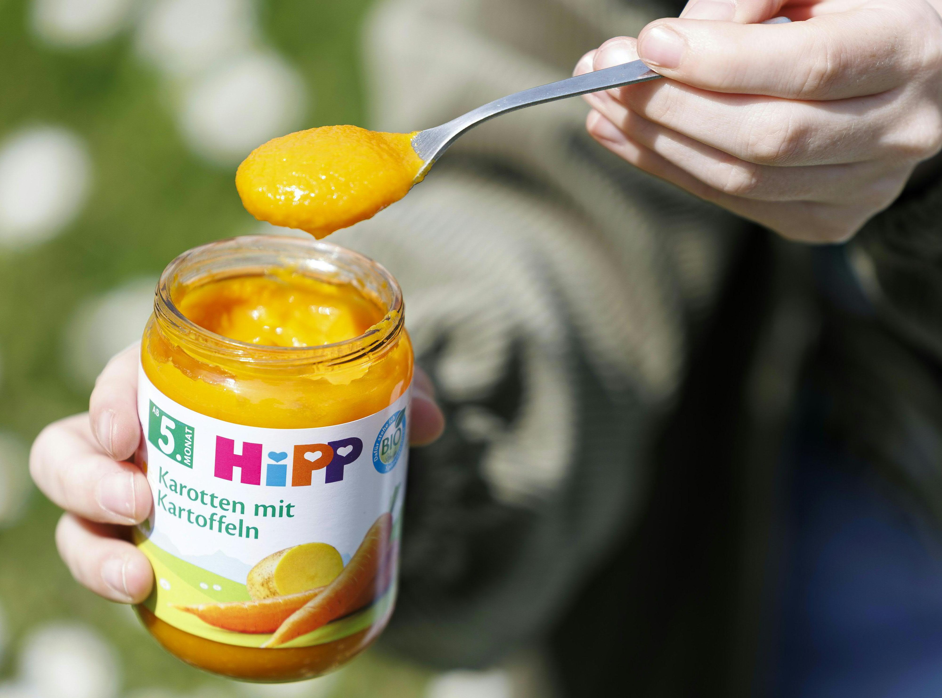 Hipp-Erpressung: Die Ermittler haben zahlreiche Krankenhäuser, Pflegeheime, Kindergärten und Familien mit Kleinkindern besucht, um Hinweise auf den Verbleib des Glases zu finden.