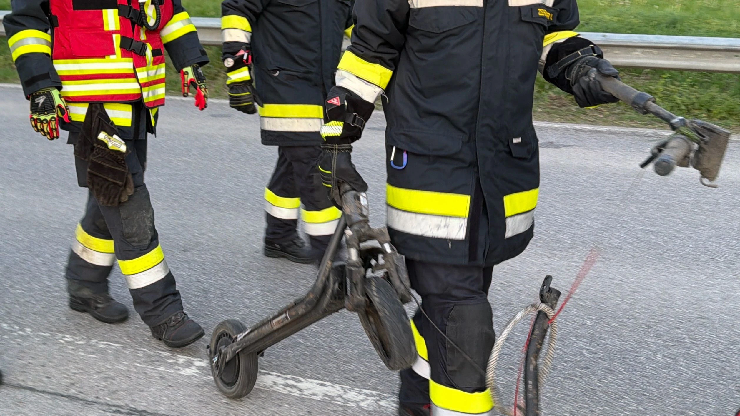 Heute.at - E-Scooter prallt in Firmenbus – Mädchen (12) sofort tot