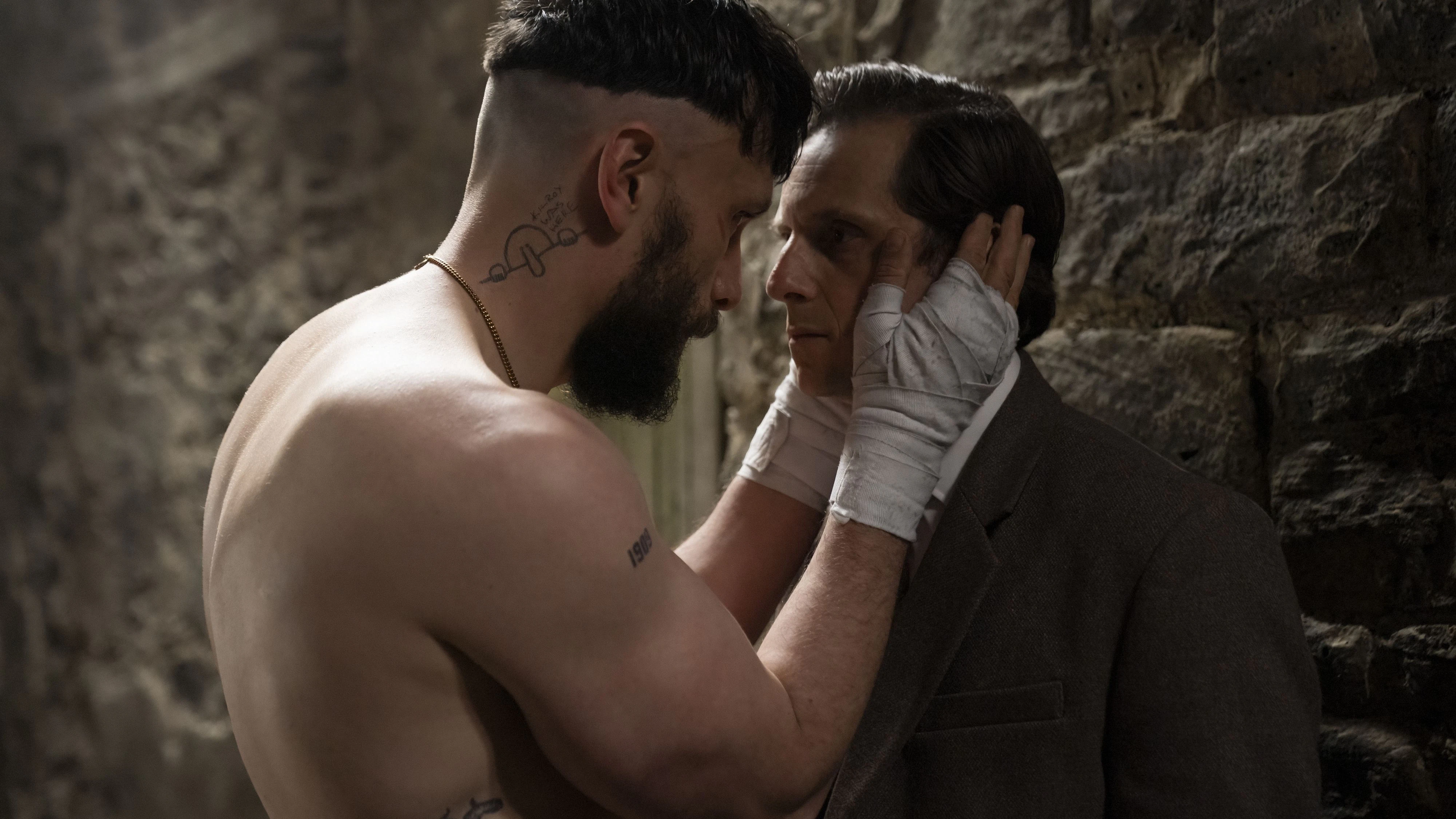 In "Half Man" geht es um ein ungleiches Brüderpaar