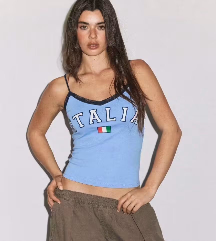 Dieses Italien-Top von Stradivarius sorgt derzeit für viel Spott im Netz.