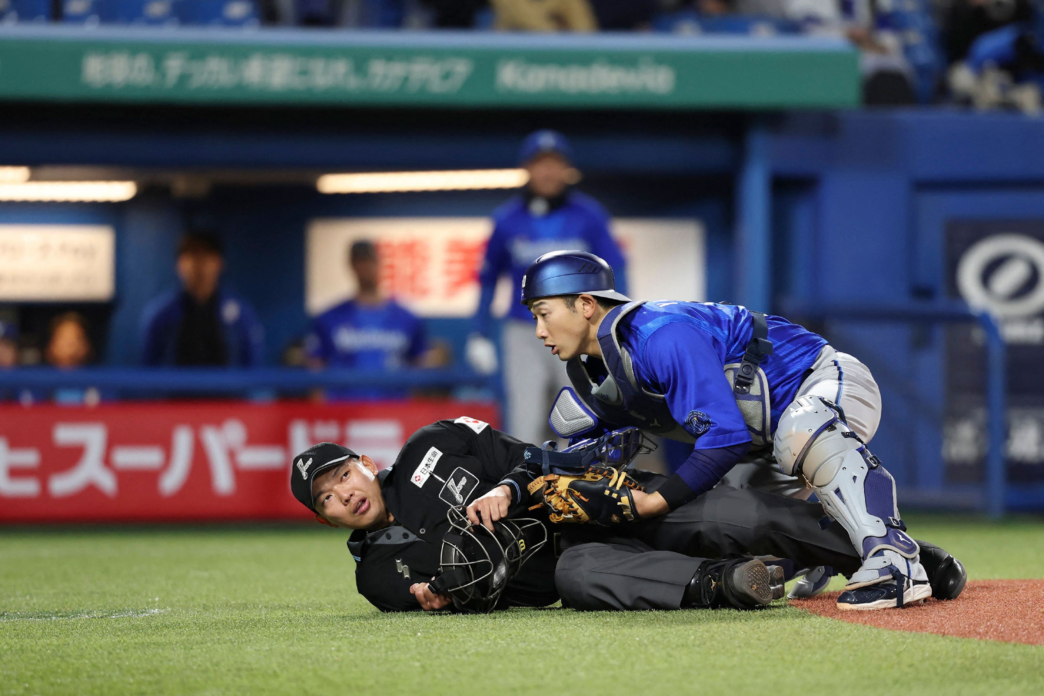 Takuto Kawakami (l.)