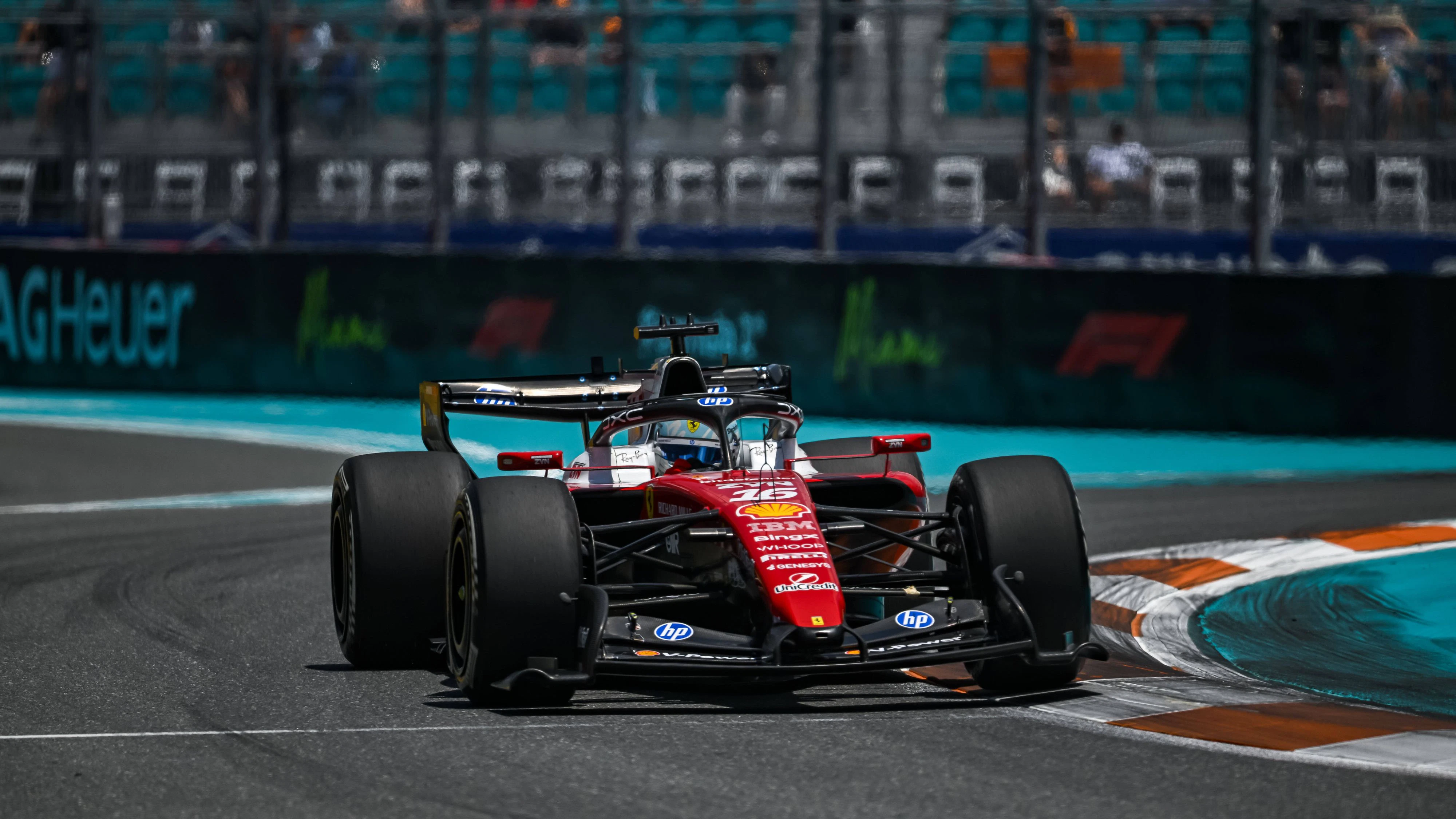 Heute.at - Verstappen überrascht – Leclerc mit schnellster Runde