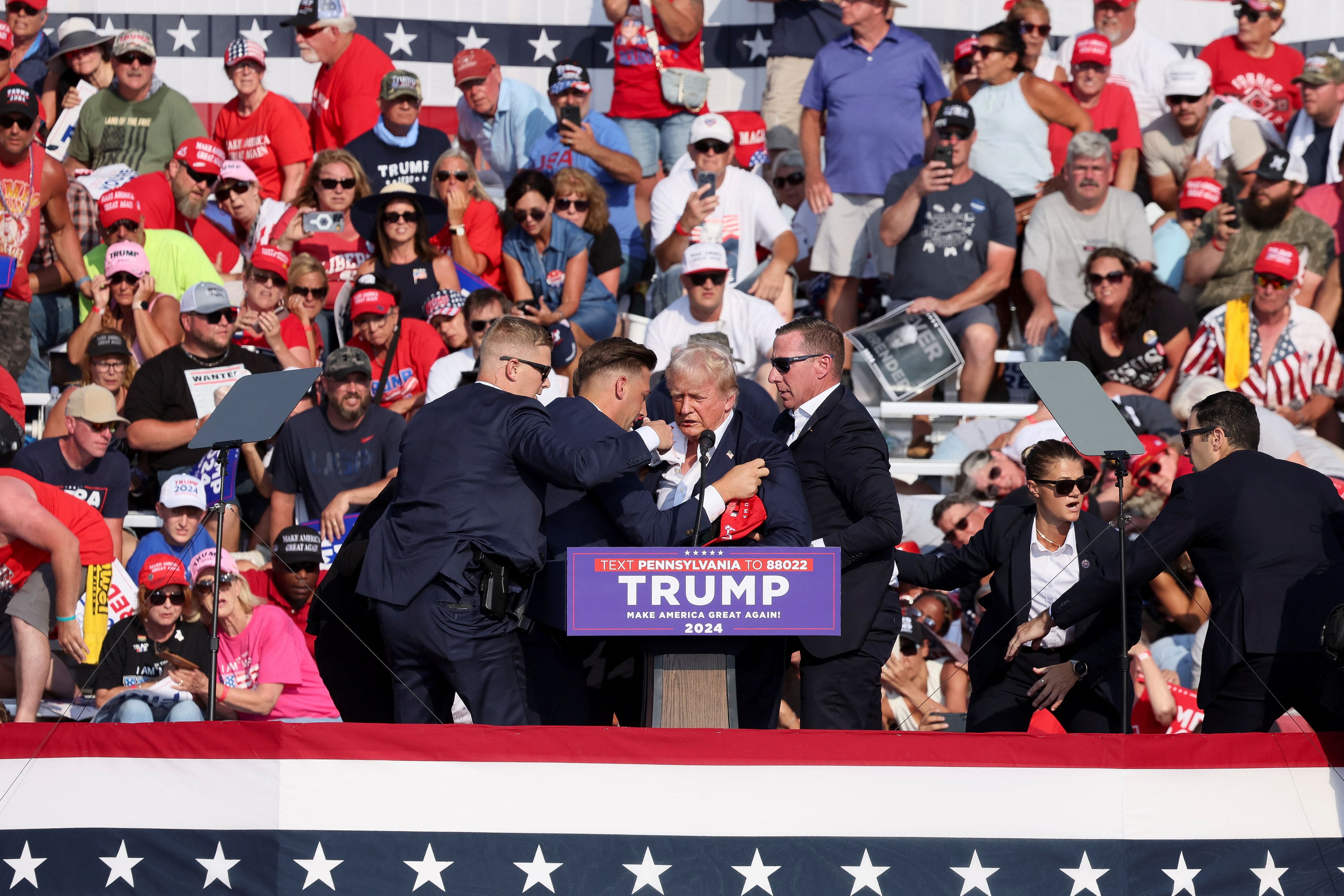 Während einer Wahlkampfveranstaltung in der Nähe von Butler (USA) überlebte Trump am 13. Juli 2024 einen Attentatsversuch nur knapp.