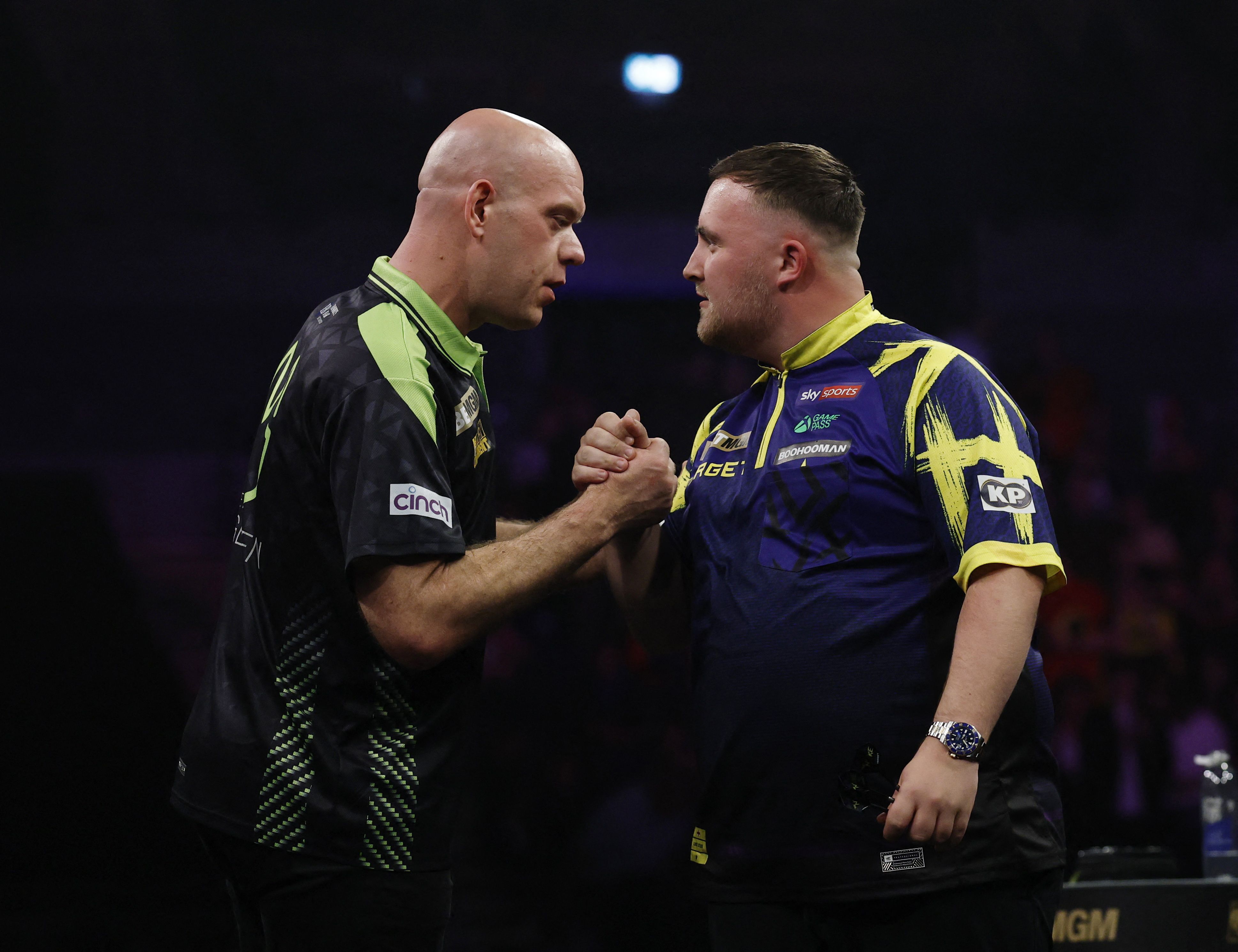 Michael Van Gerwen und Luke Littler 