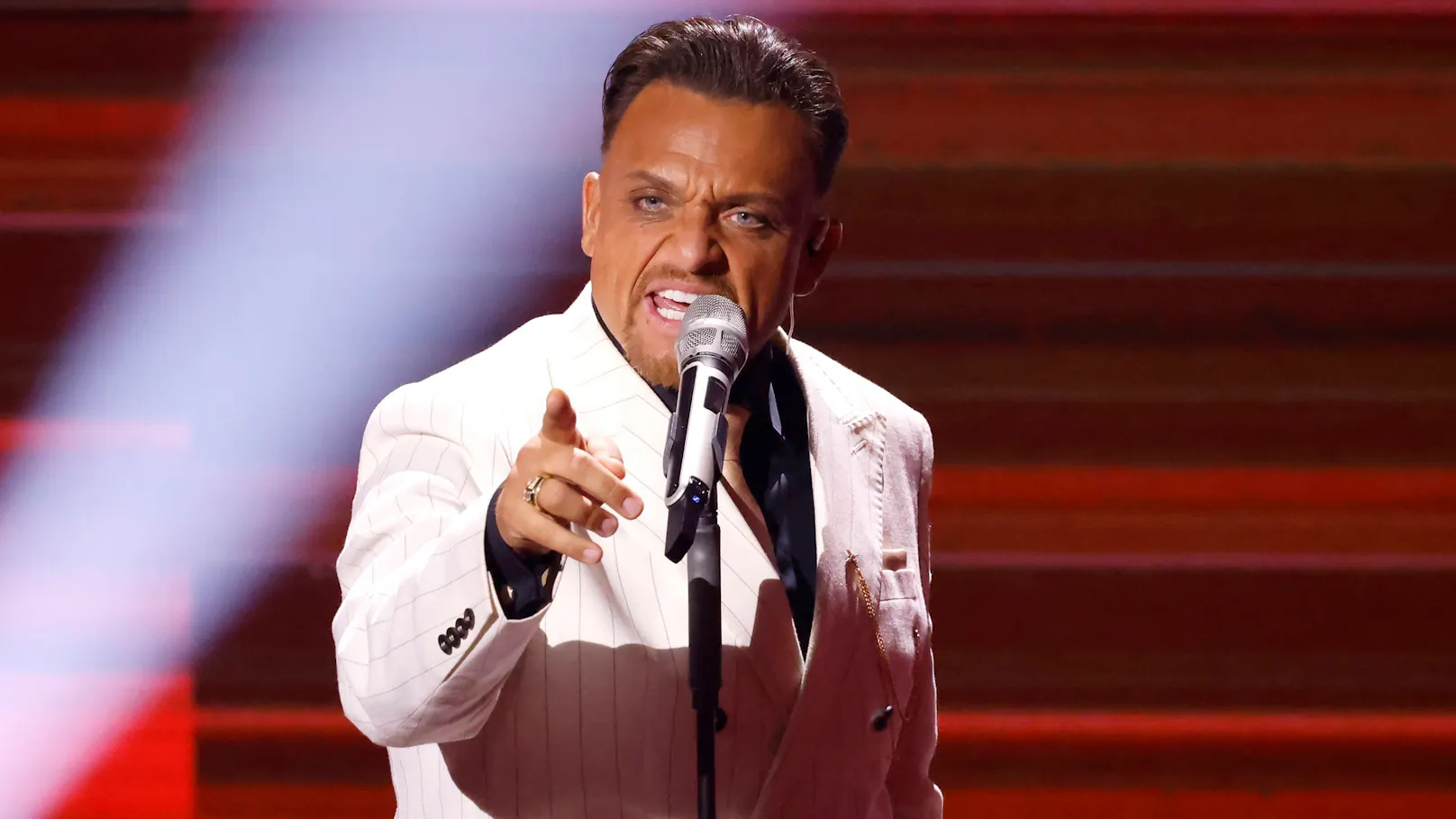 Menowin Fröhlich bei DSDS: 90 Kilo leichter nach lebensbedrohlichem Gewicht von 170 Kilo — image 3