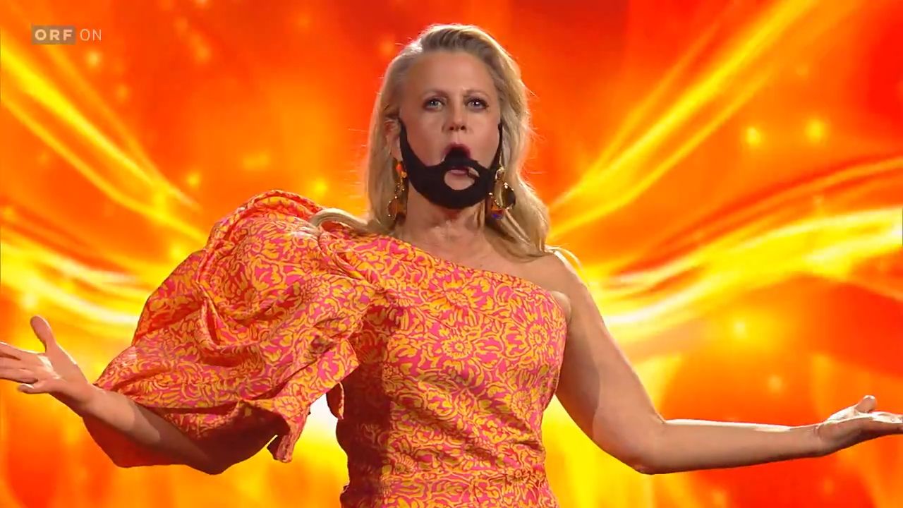 Heute.at - Schöneberger singt als Conchita – klares Urteil im Netz