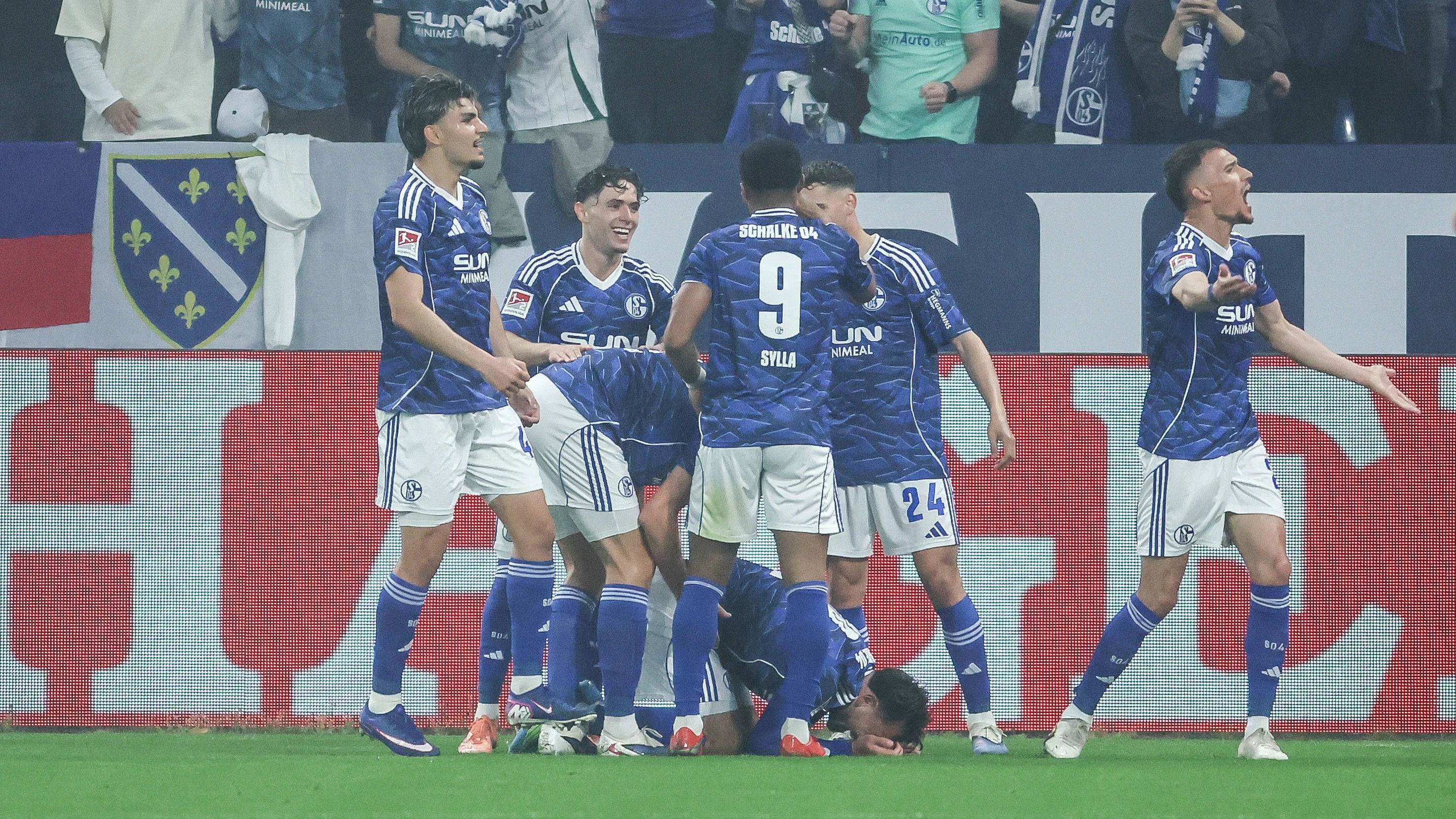 Schalke ist zurück in der Bundesliga. 