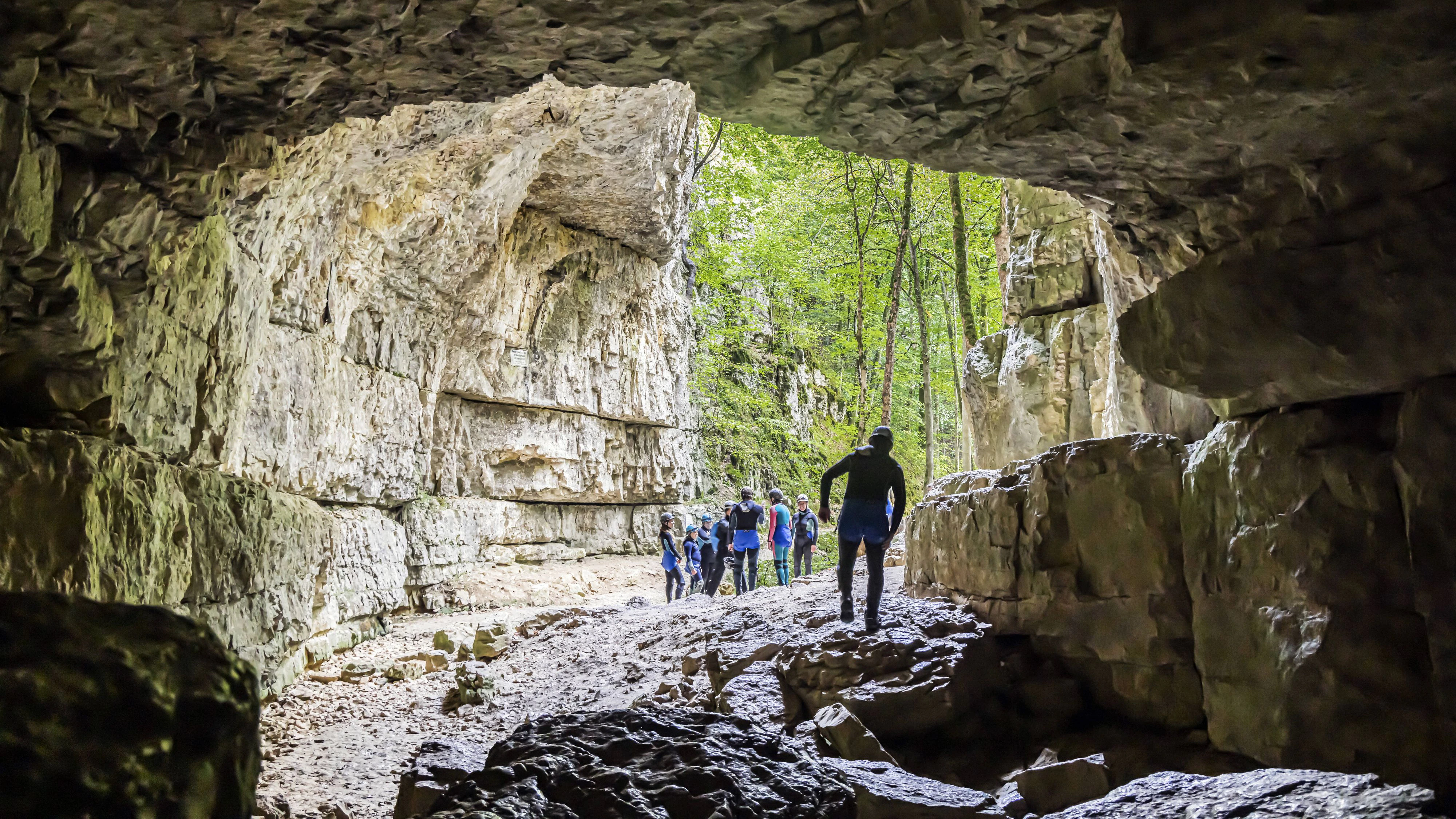 Die Falkensteiner Höhle ist eine Naturhöhle und liegt auf der Schwäbischen Alb. Der Zutritt ist nur auf Antrag zugelassen und nicht ungefährlich ist. Seit 2019 ist sie als bedeutendes Geotop und Geopoint des UNESCO Geopark Schwäbische Alb ausgezeichnet.