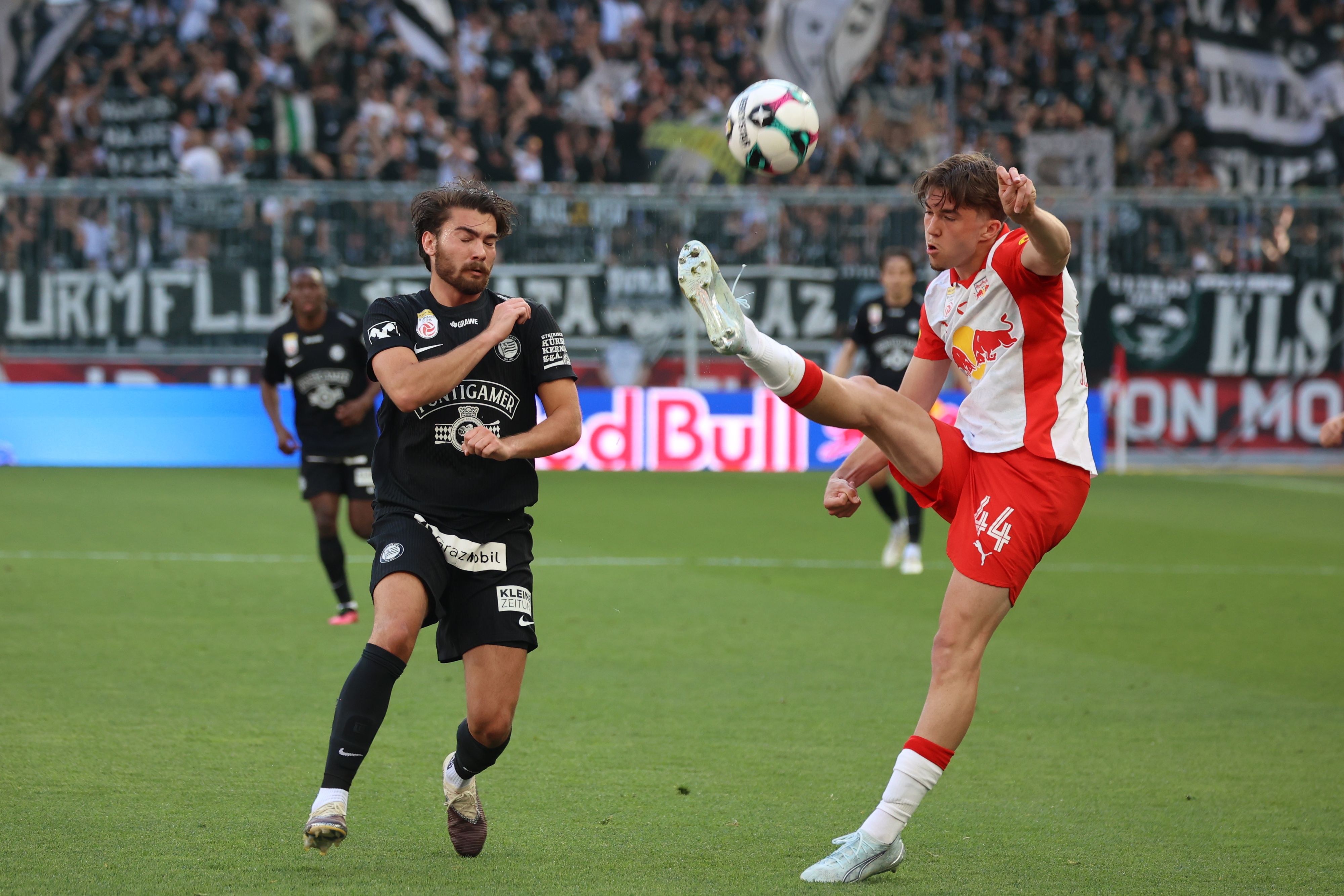 Gizo Mamageishvili im Duell mit Jannik Schuster