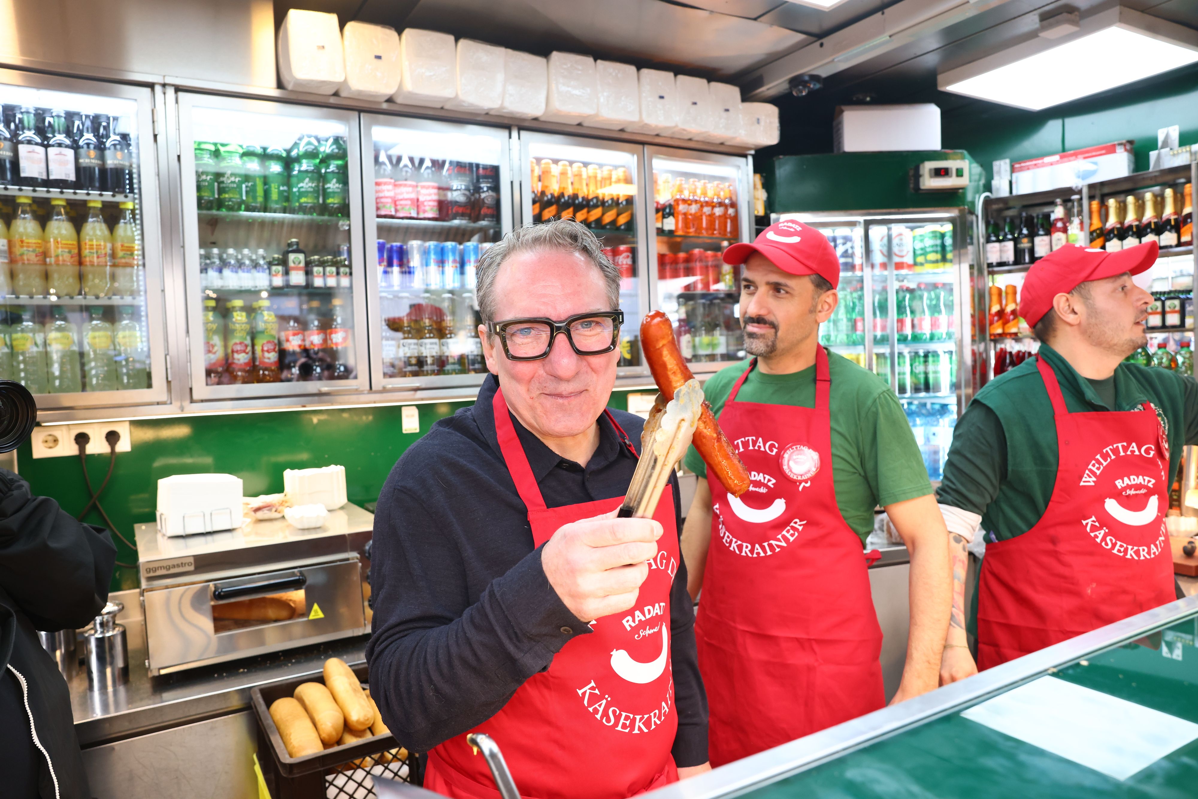Robert Palfrader grillte am Wochenende wieder Würschtl für Radatz – bei der Ernährung will er künftig 