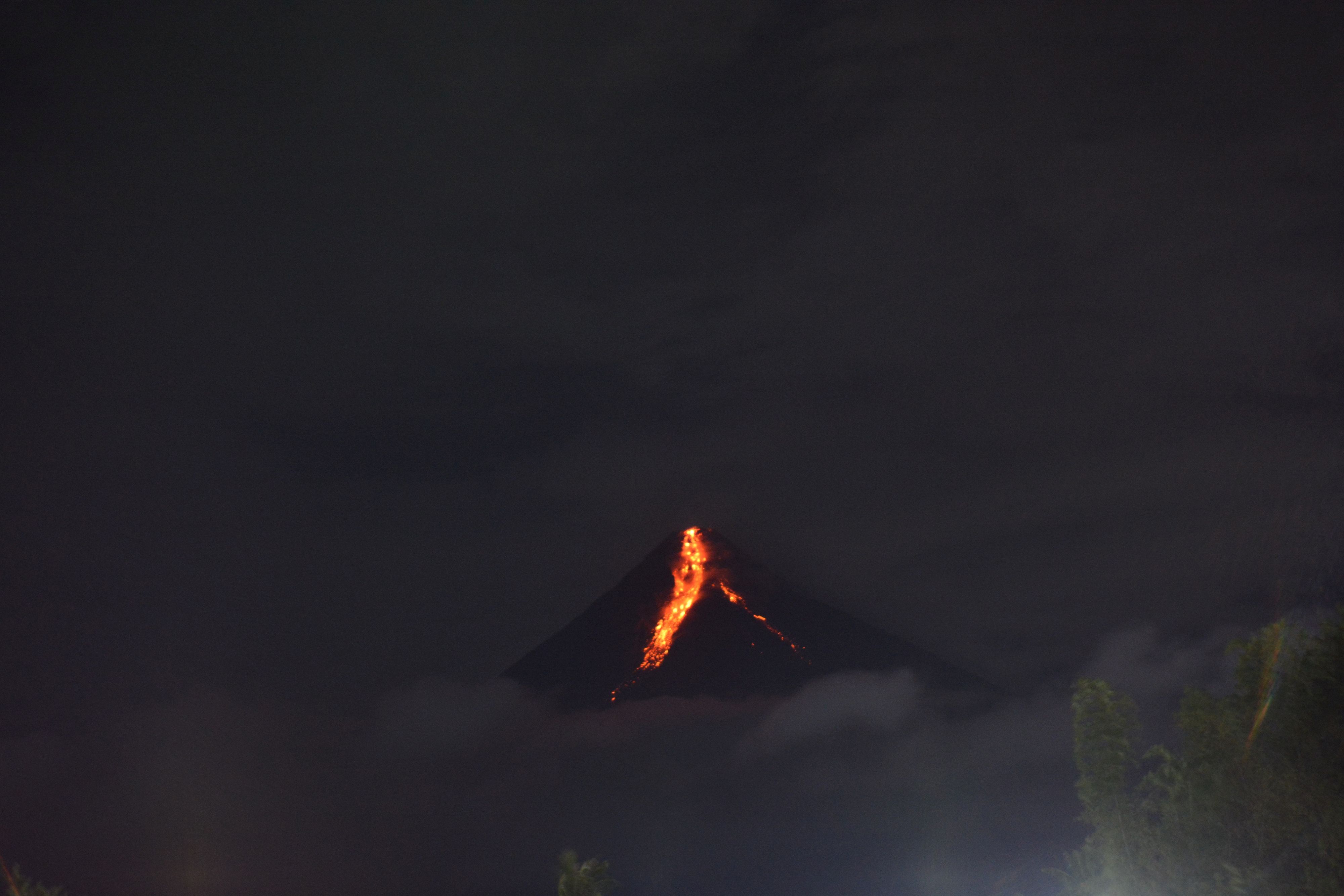 Lava fließt aus dem Vulkan Mayon in Daraga auf den Philippinen. (Archivbild)