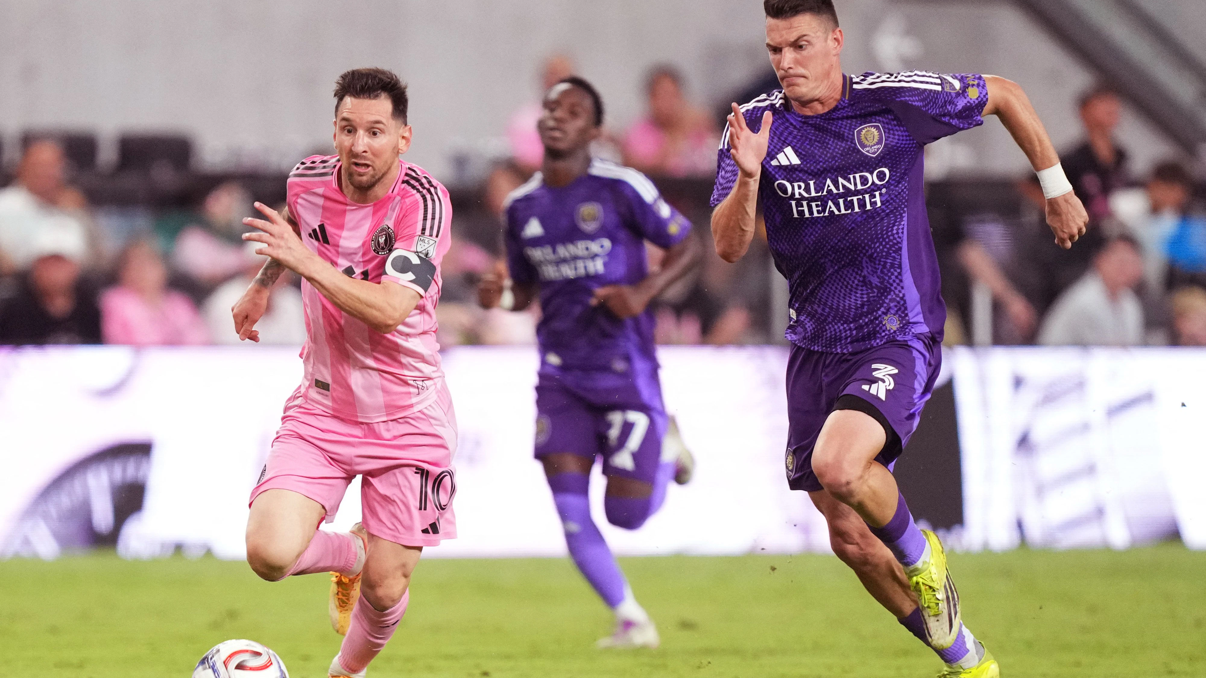Lionel Messi gegen Orlandos Adrian Marin