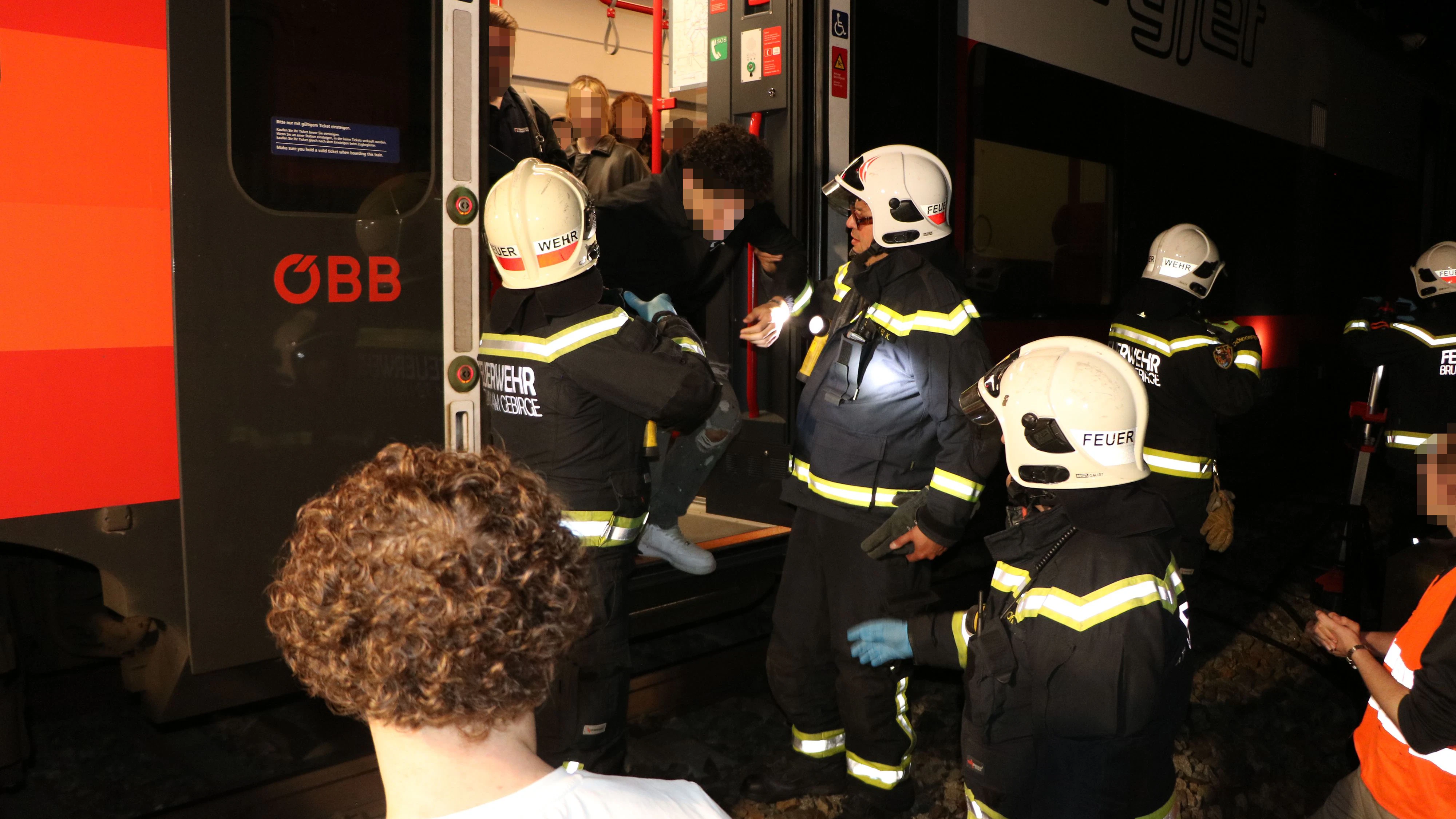 Nächtlicher Einsatz nach ÖBB-Alarm – Evakuierung eines Cityjet-Zuges