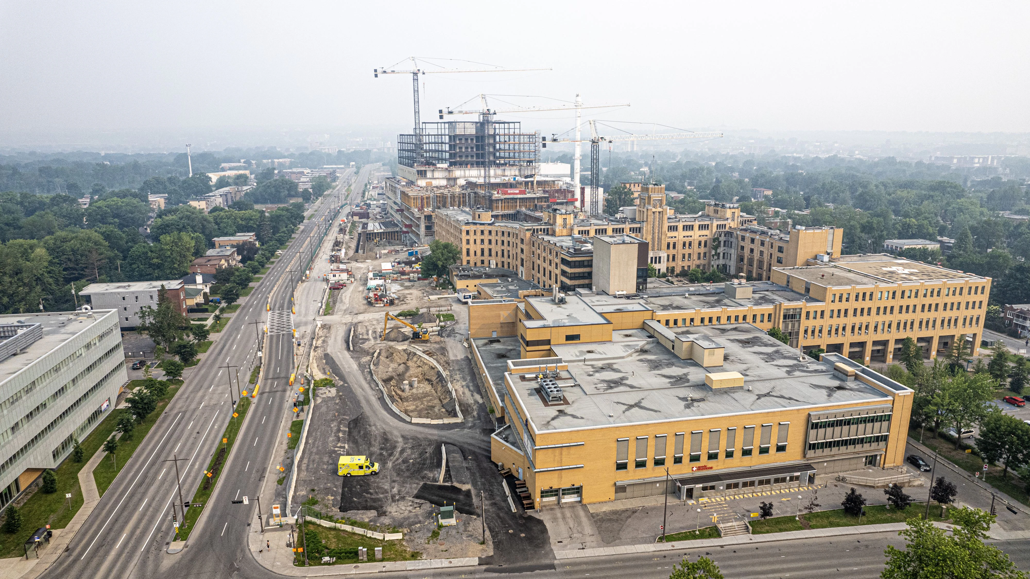 Blick auf das Hôpital de l'Enfant-Jésus während des Umbaus 2023.
