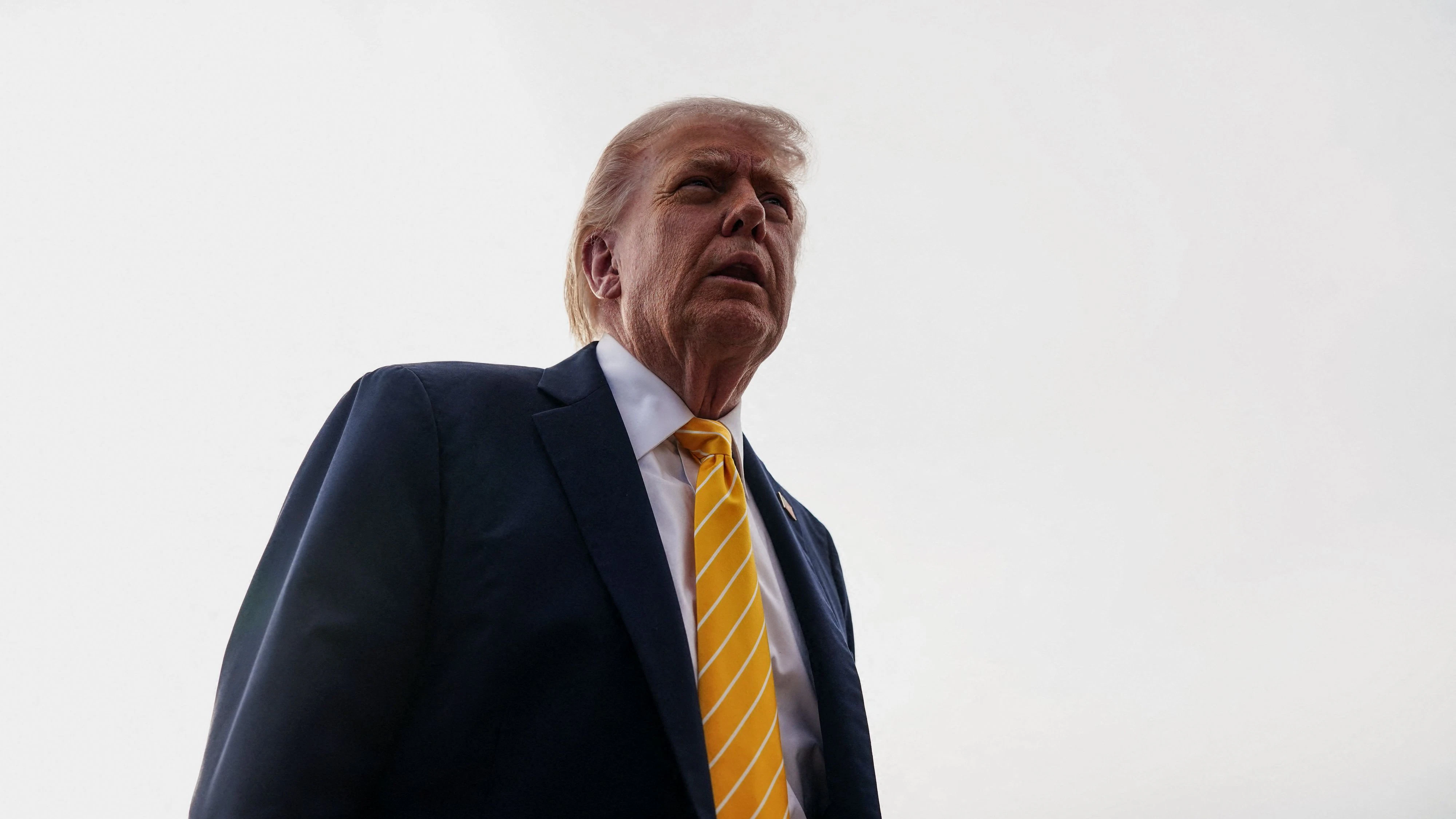 "Wir werden die Zahl noch deutlich stärker reduzieren, und zwar um weit mehr als 5.000" US-Soldaten, sagte Trump am Samstag vor Journalisten in West Palm Beach im US-Bundesstaat Florida. 