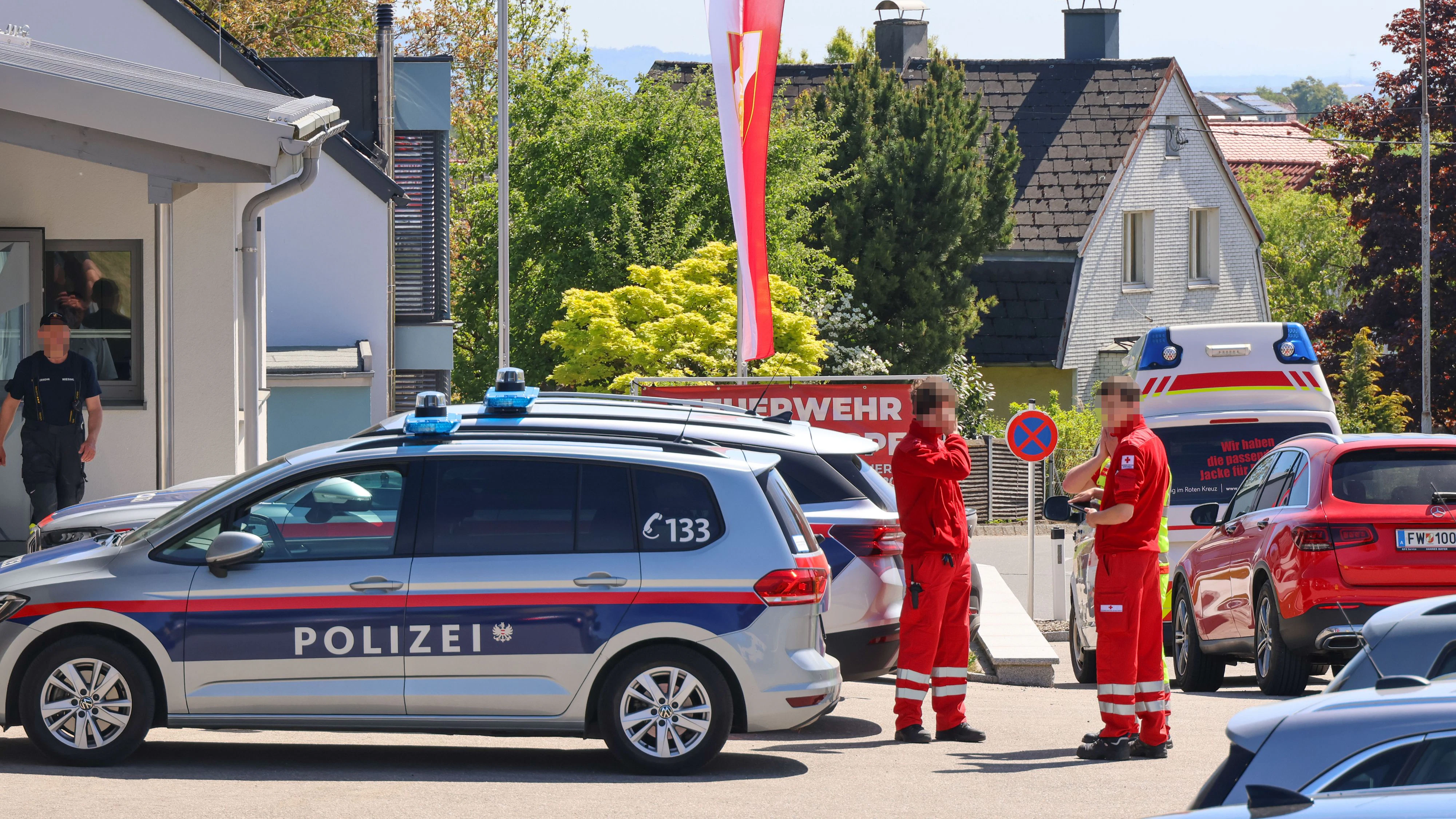Dutzende Einsatzkräfte waren vor Ort in Stroheim.