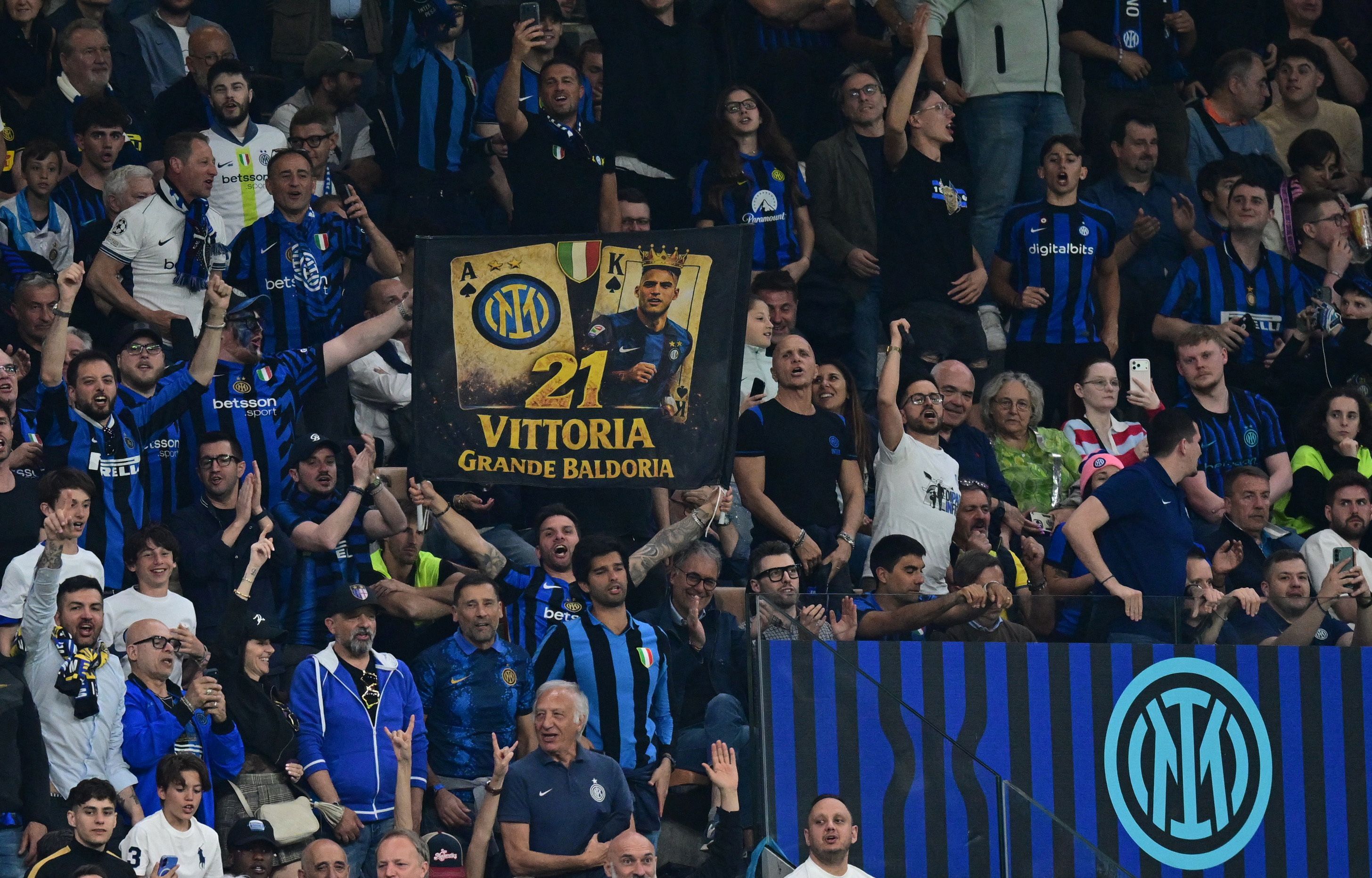 Die Inter-Fans bejubeln den 21. Scudetto.