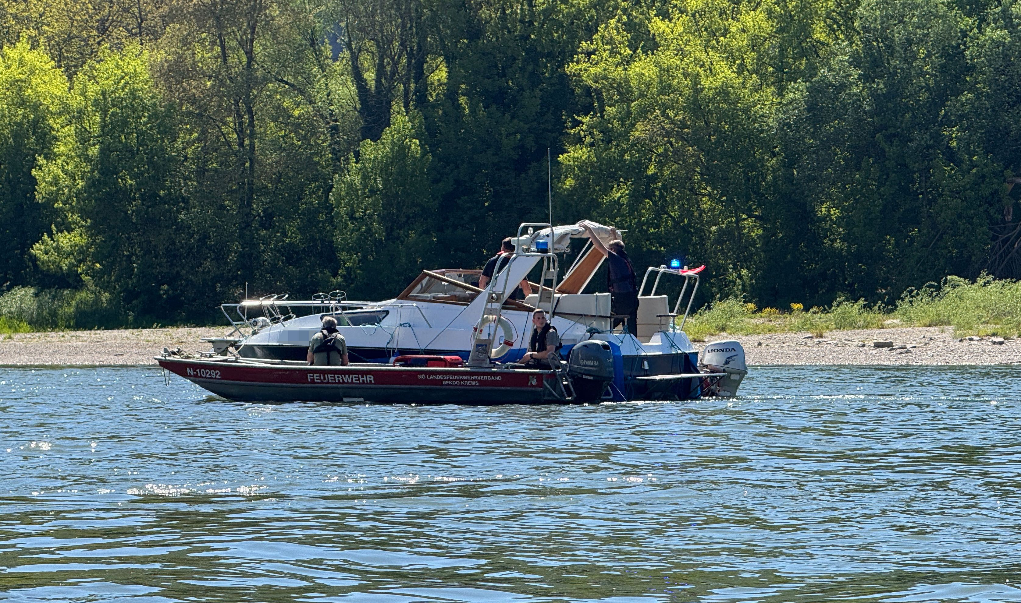 Bezirk Krems: Motorboot vor dem Sinken gerettet