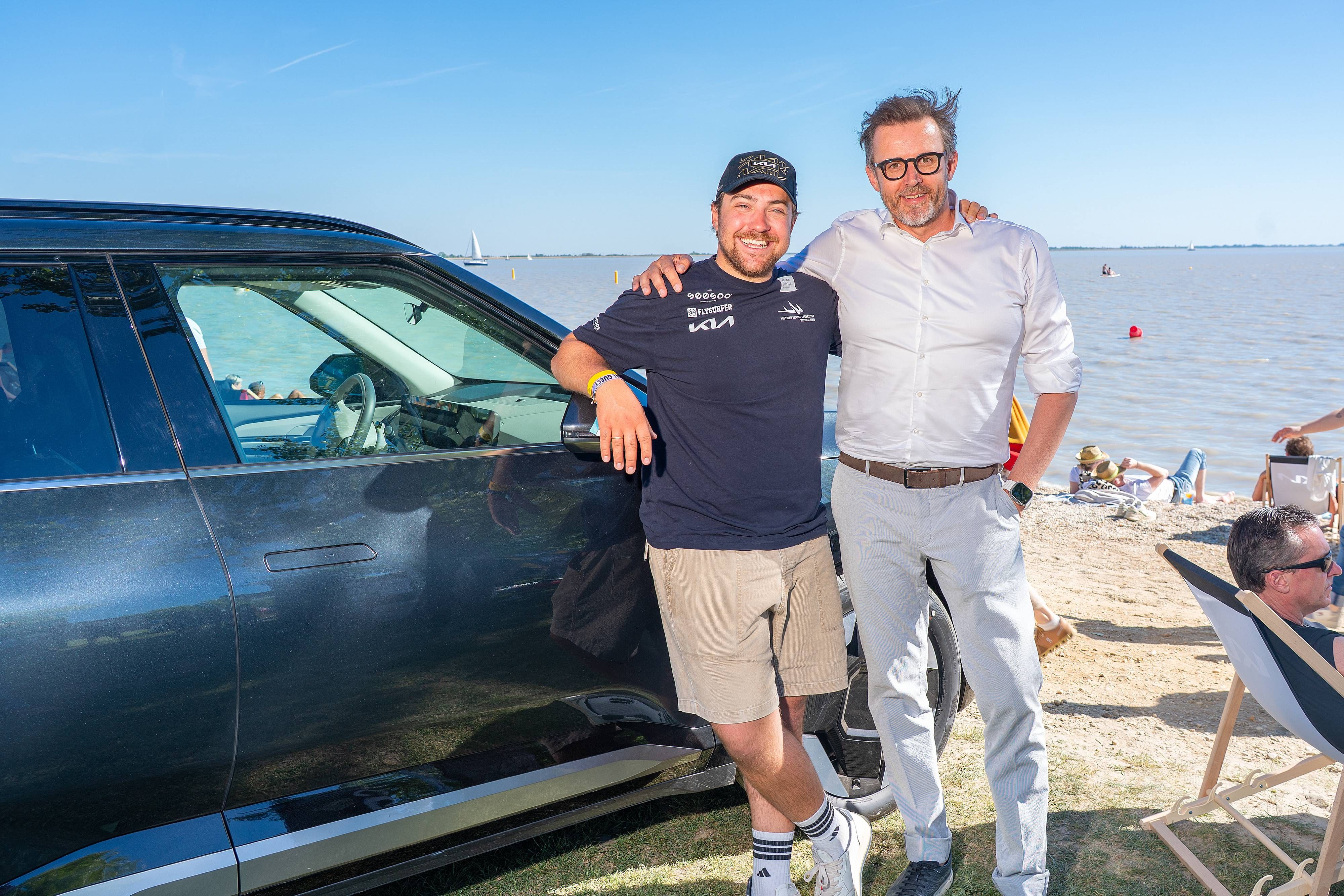 Olympia-Sieger Valentin Bontus mit Kia-Managing Director Harald Hölzl