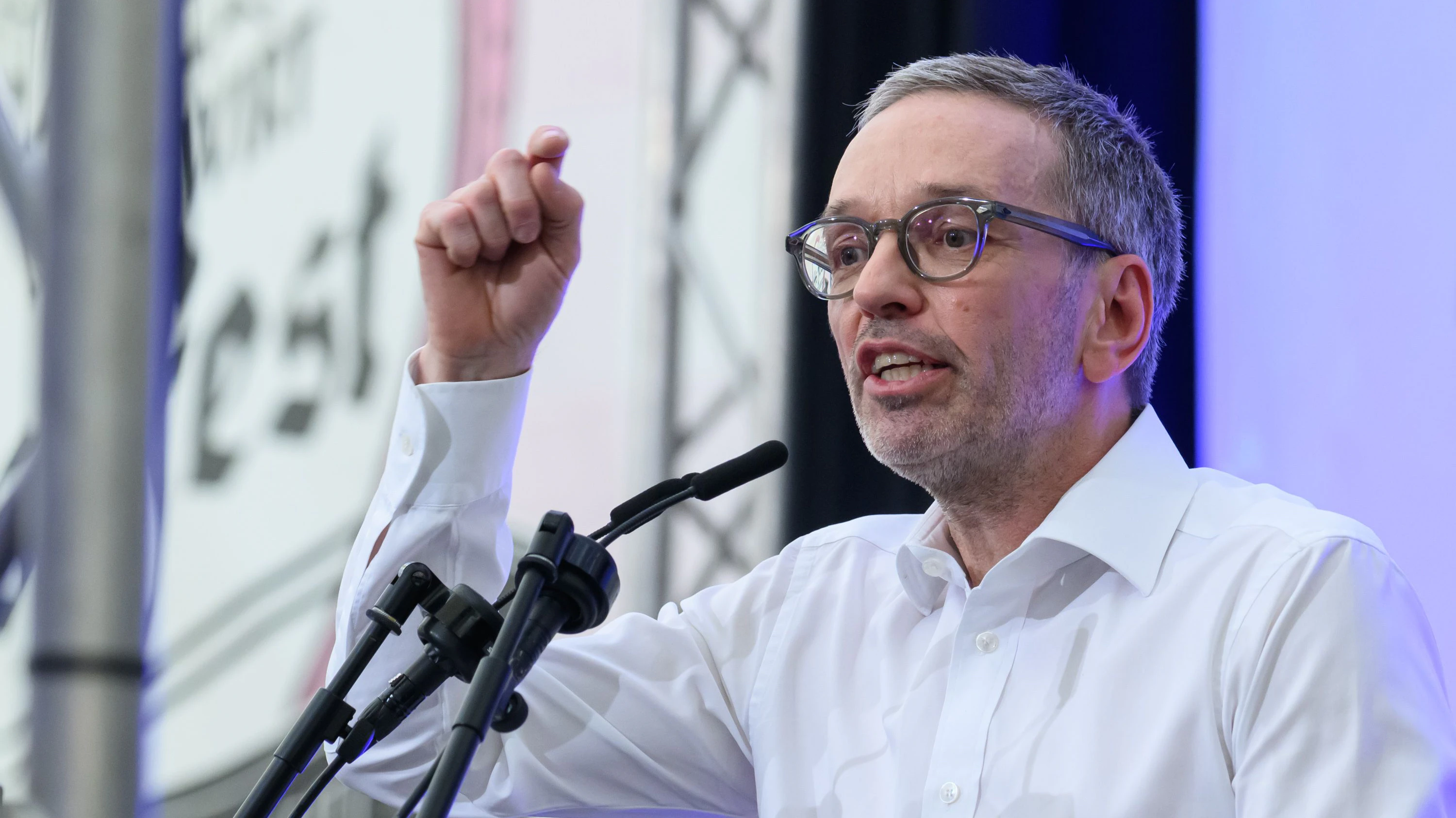 Heute.at - Nur noch eine Wahl –  Kickl heizt Anhängern ein