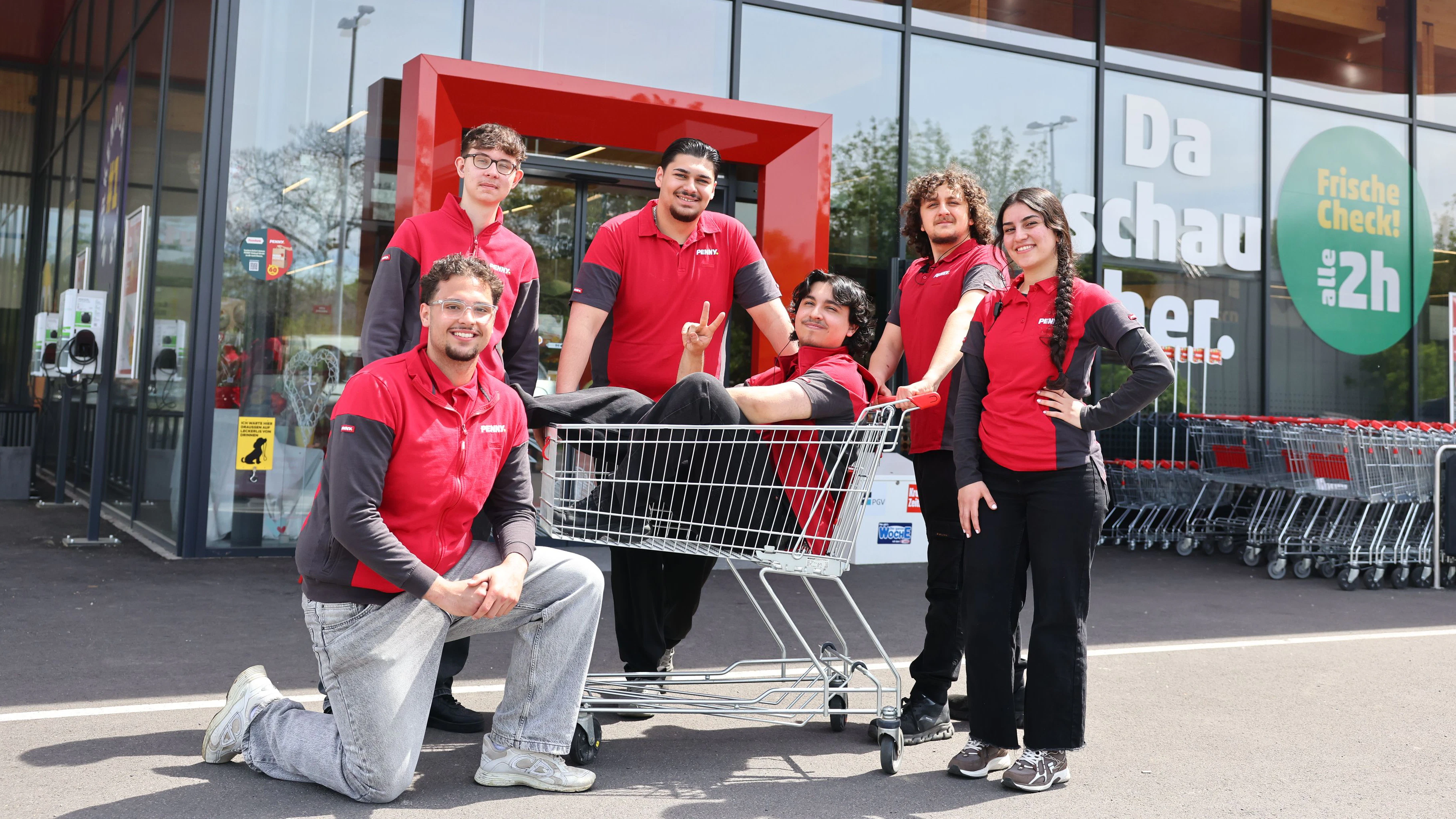 Penny-Lehrlinge übernehmen Supermarkt für eine Woche