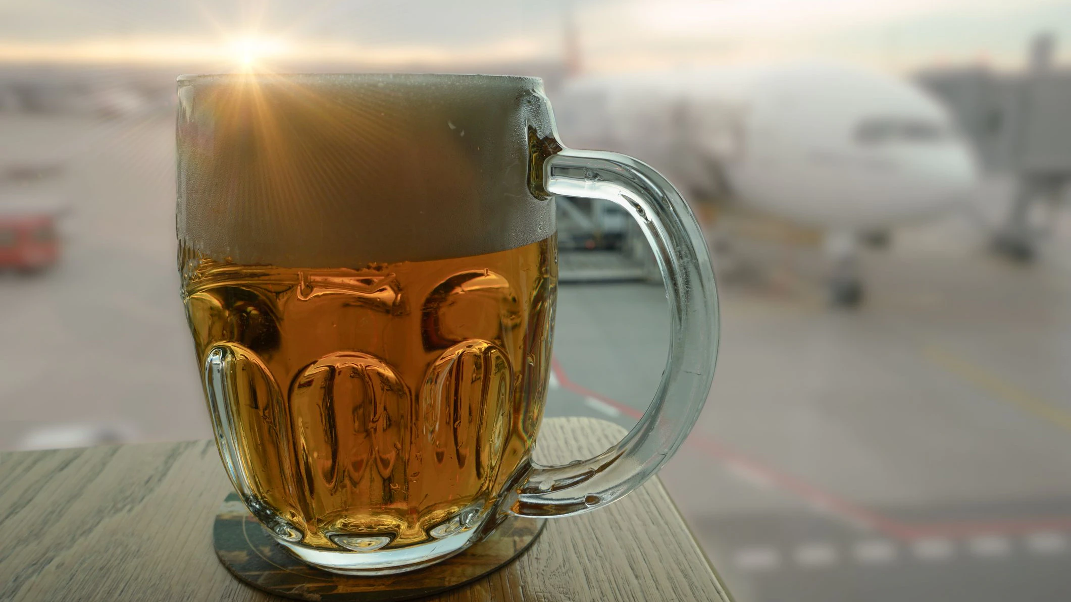 Heute.at - Flugausfall – wann Airlines den Alkohol zahlen müssen