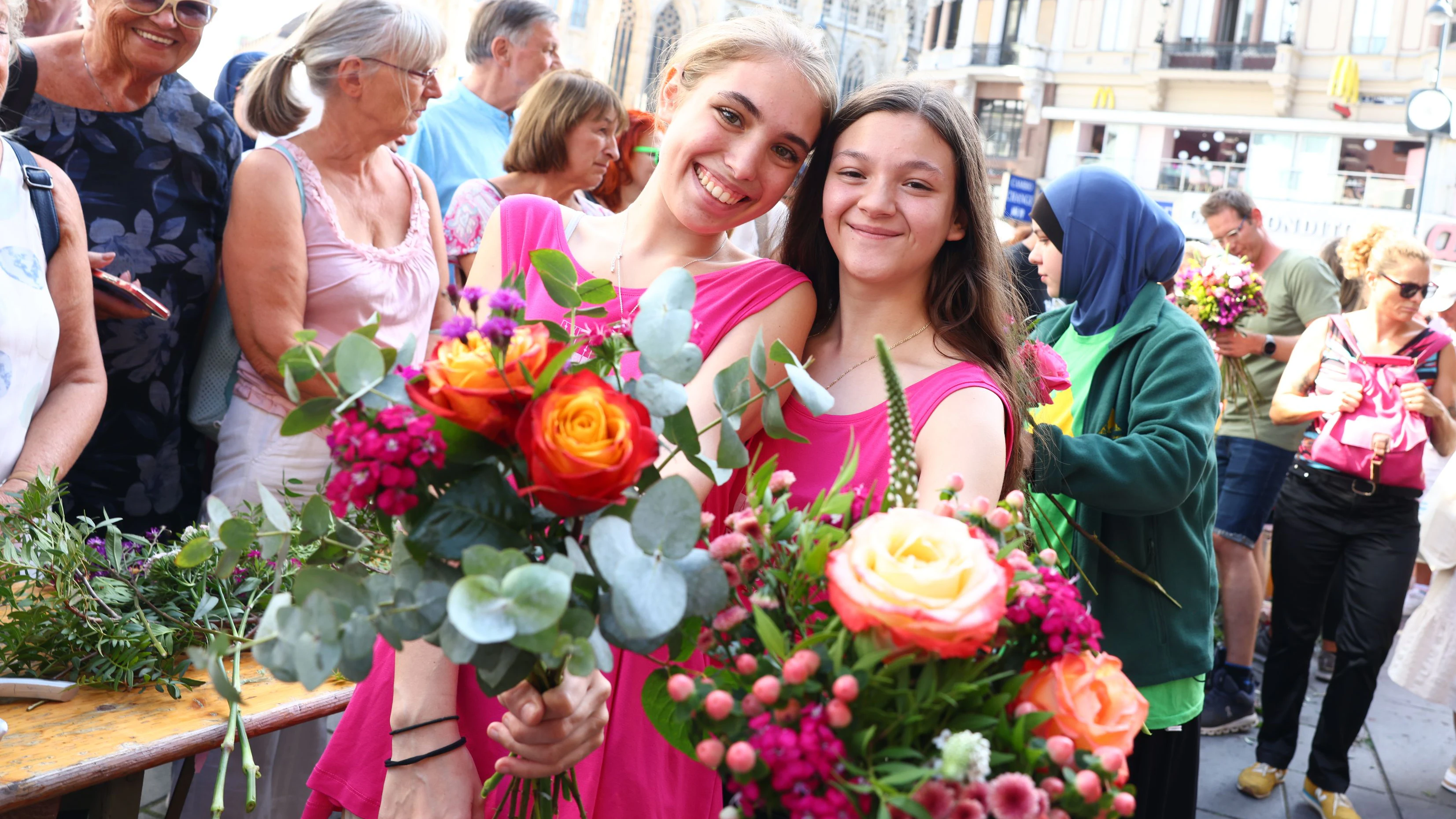 20230913 / floristenflashmob floristen blumenbinder / foto: sabine hertel / tageszeitung heute