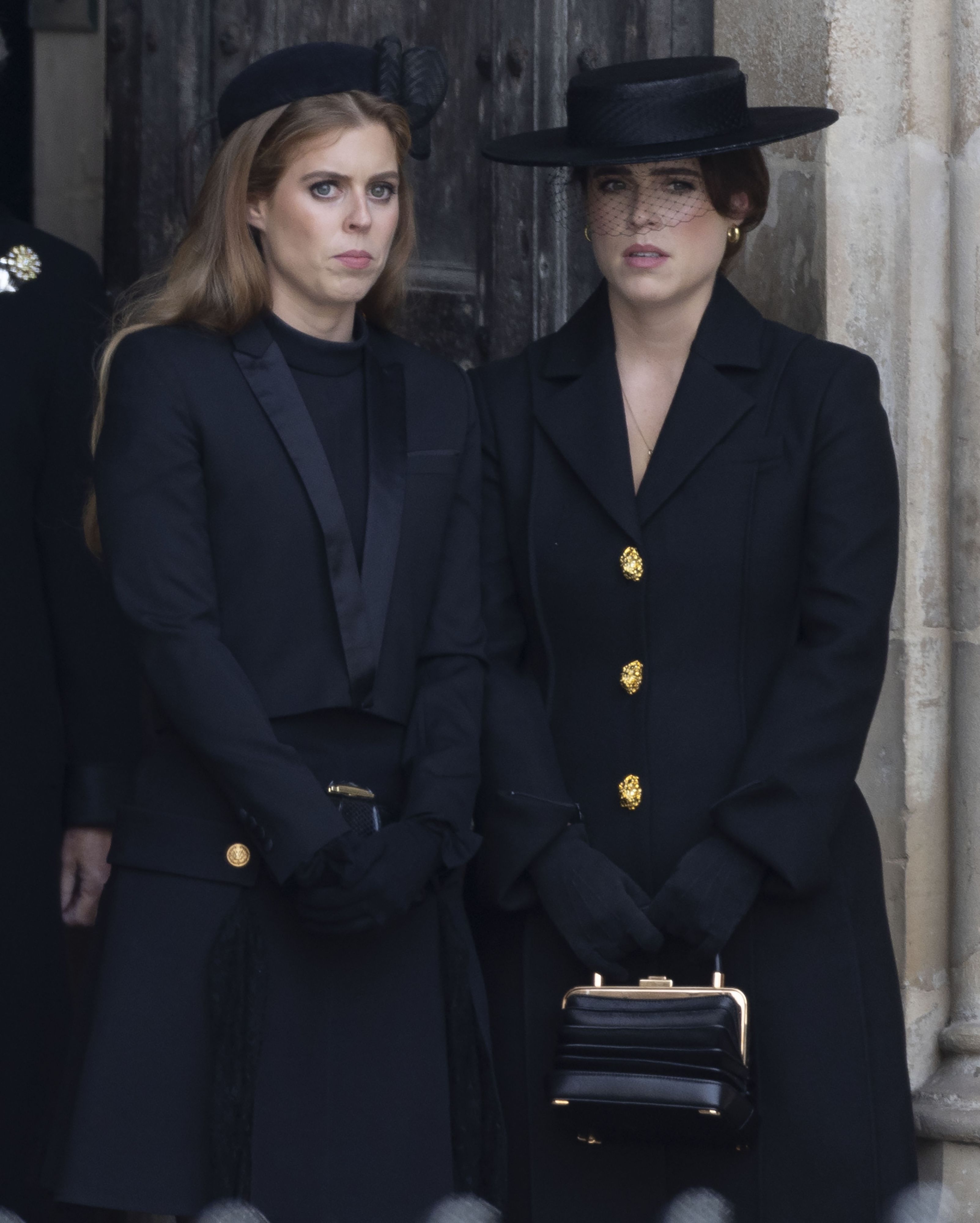 Prinzessin Eugenie und ihre Schwester Prinzessin Beatrice beim Begräbnis von Queen Elizabeth.